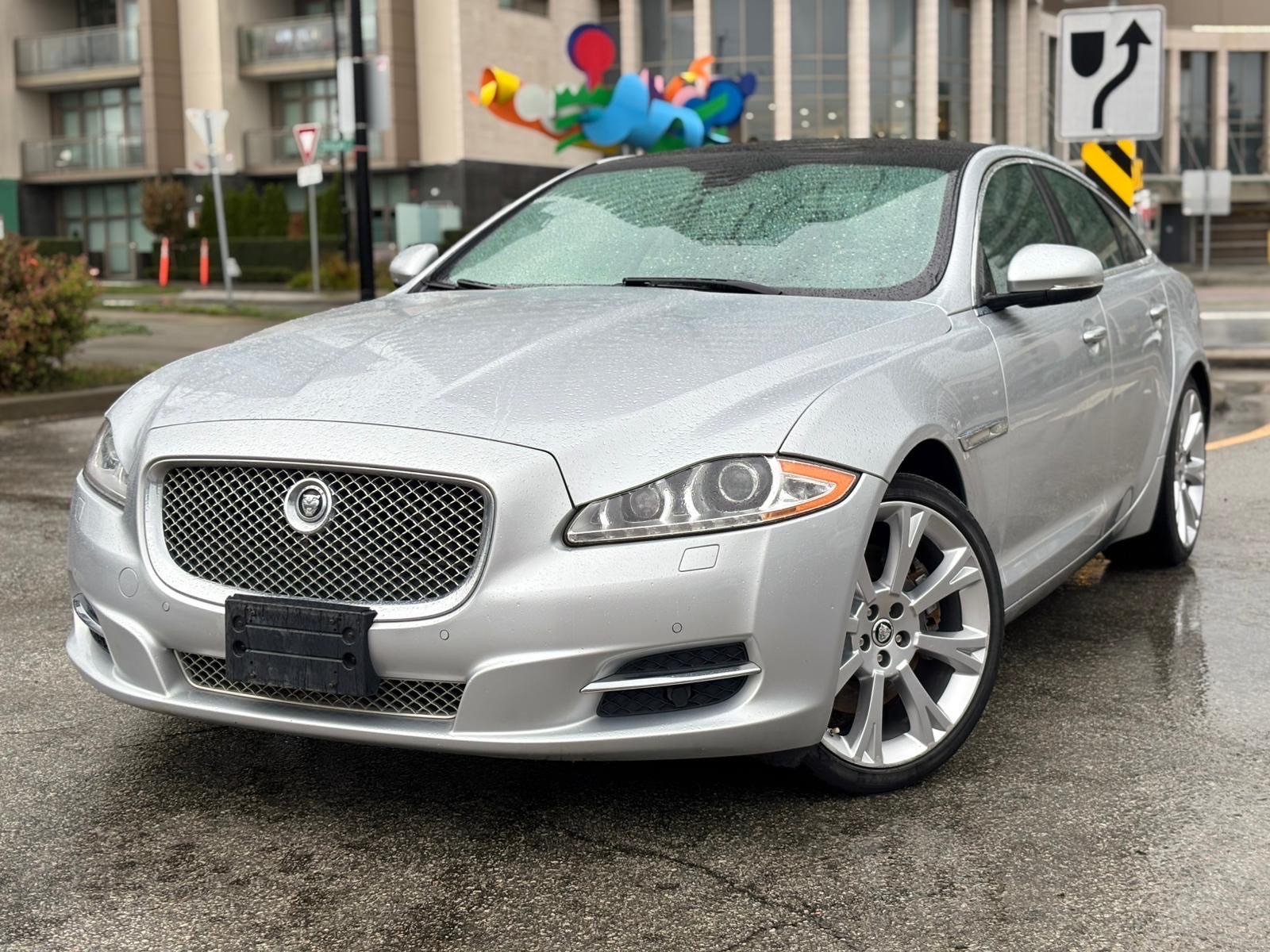/canwestautoinc/2013-Jaguar-XJ-09846825983477392.jpg