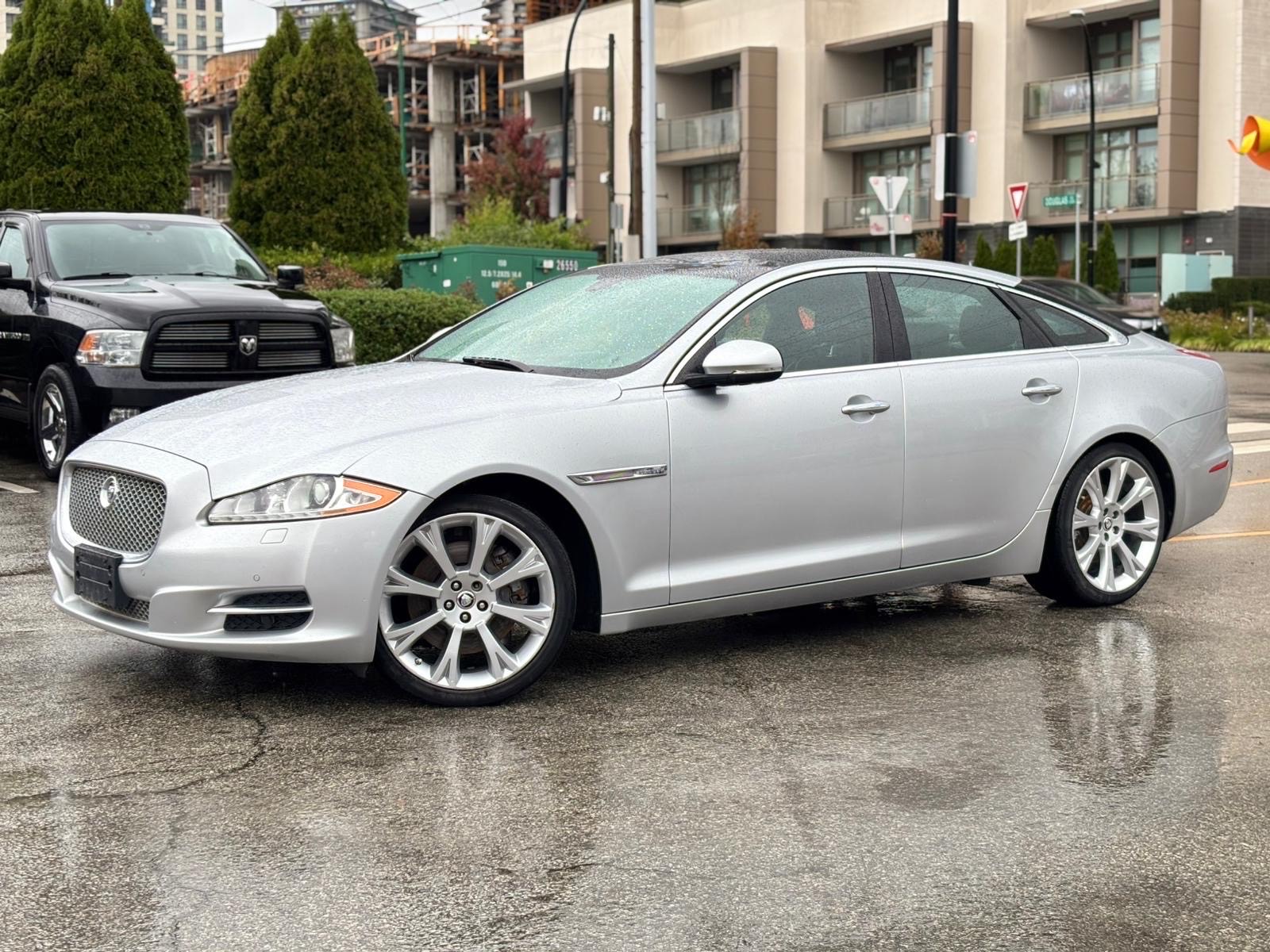 /canwestautoinc/2013-Jaguar-XJ-5149512854633695.jpg