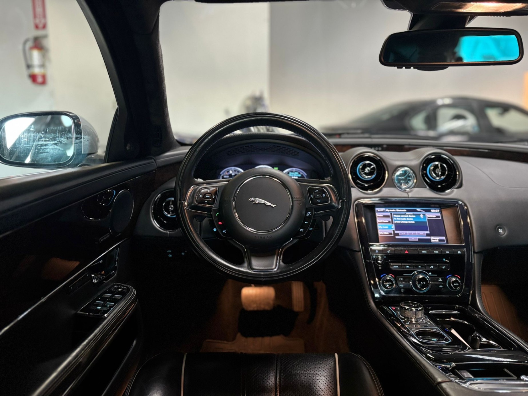 /canwestautoinc/2013-Jaguar-XJ-5202946294639588.jpg