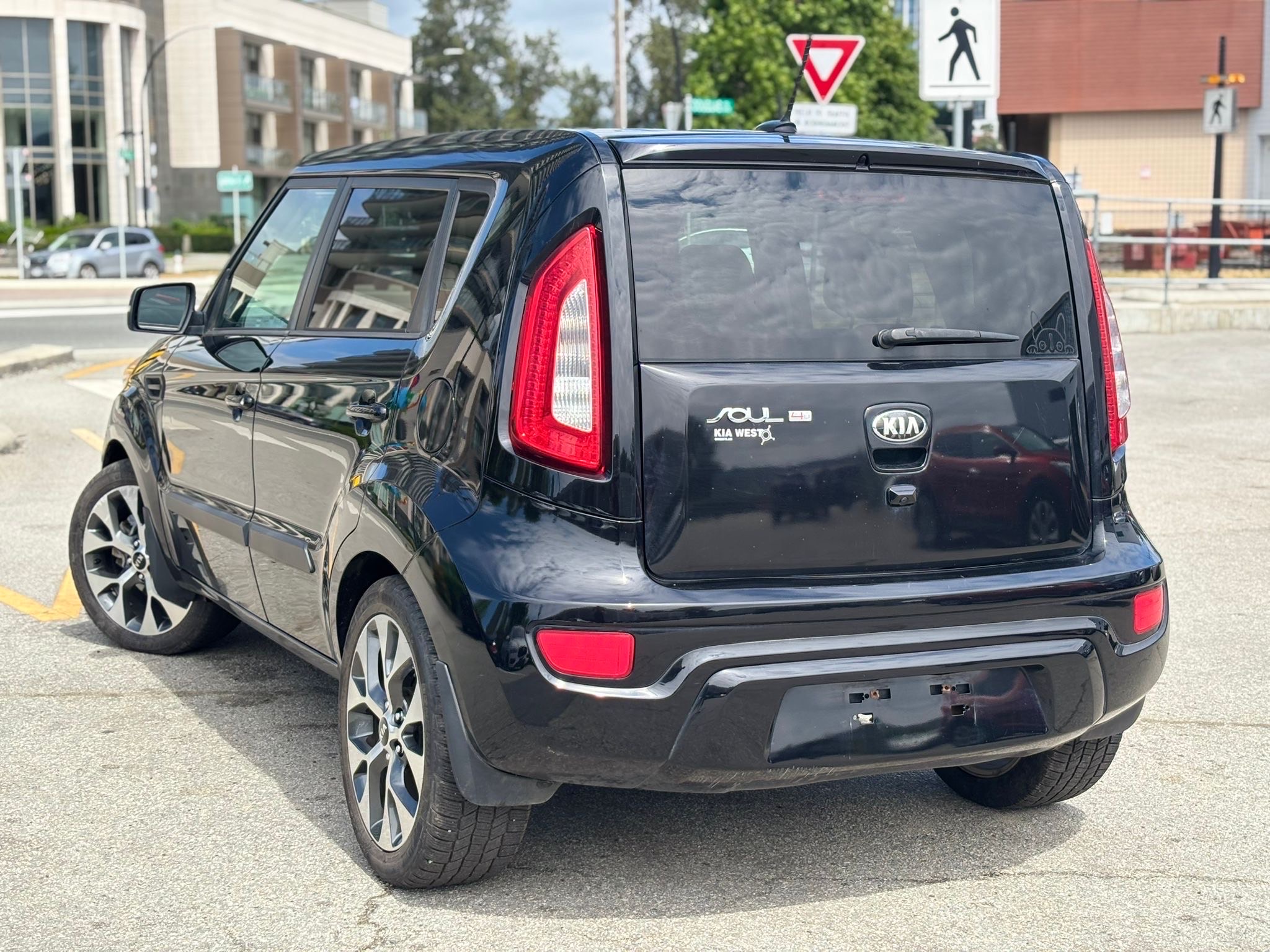 /canwestautoinc/2013-Kia-Soul-6241424070796235.jpg