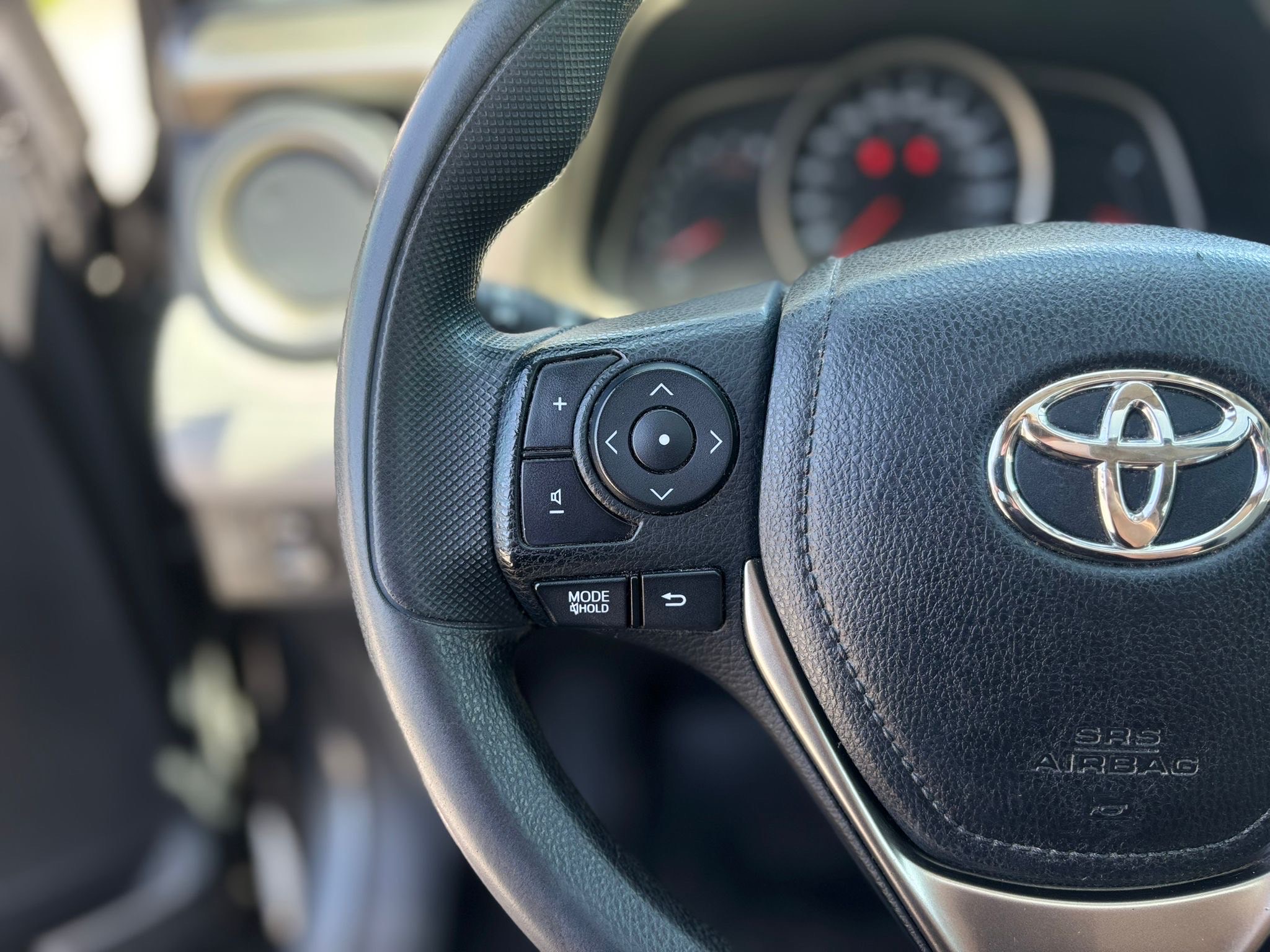 /canwestautoinc/2013-Toyota-RAV4-33001903587562786.jpg