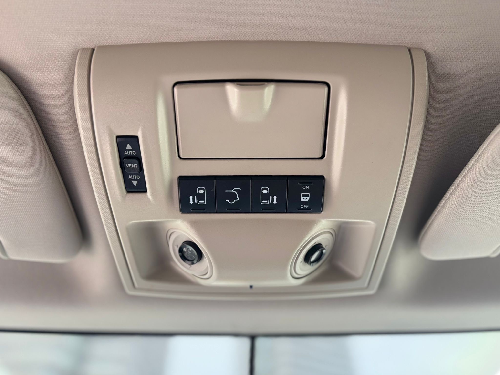 /canwestautoinc/2014-Chrysler-Town&-07641394225654174.jpg