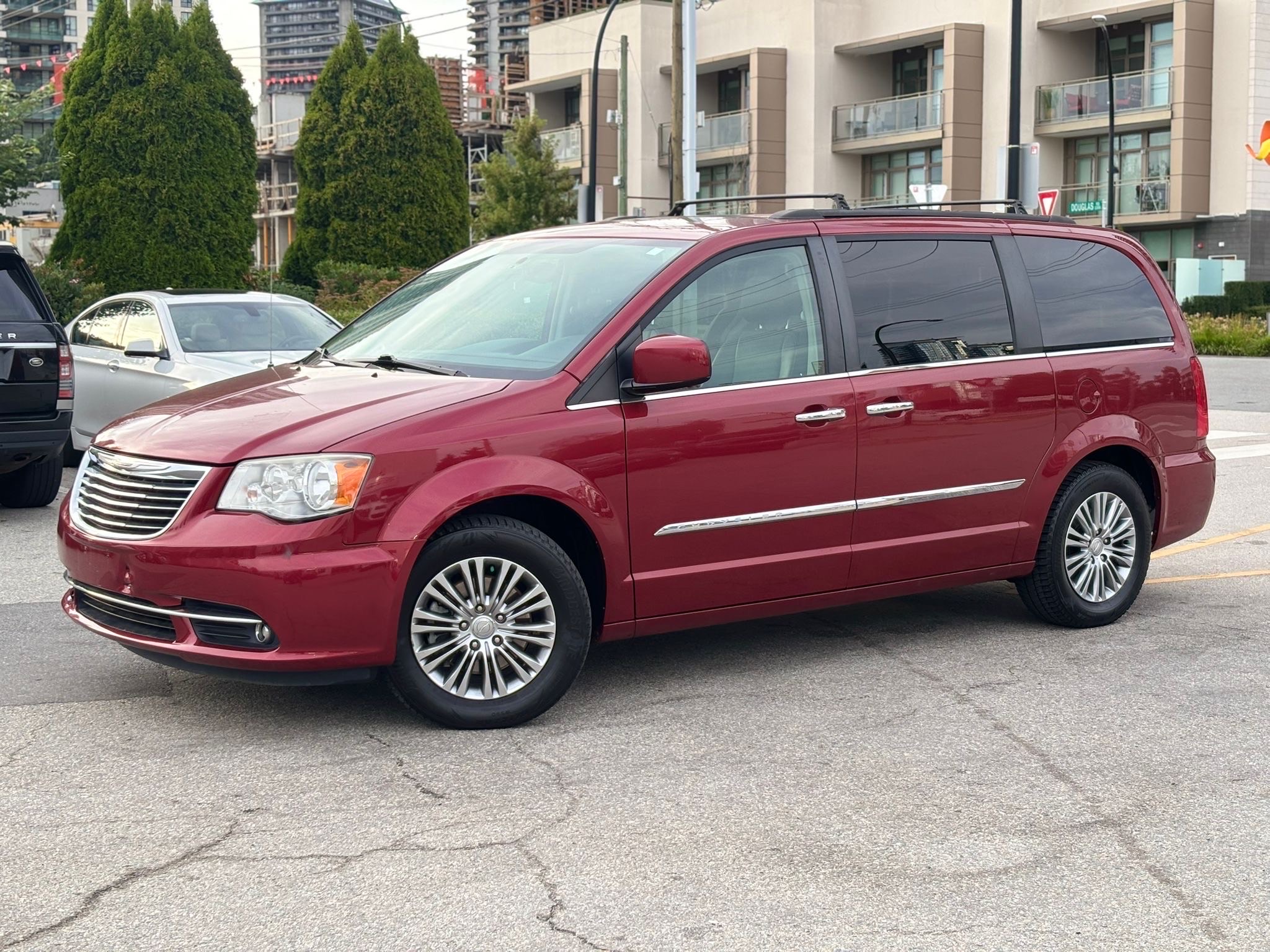 /canwestautoinc/2014-Chrysler-Town&-18527733932378787.jpg