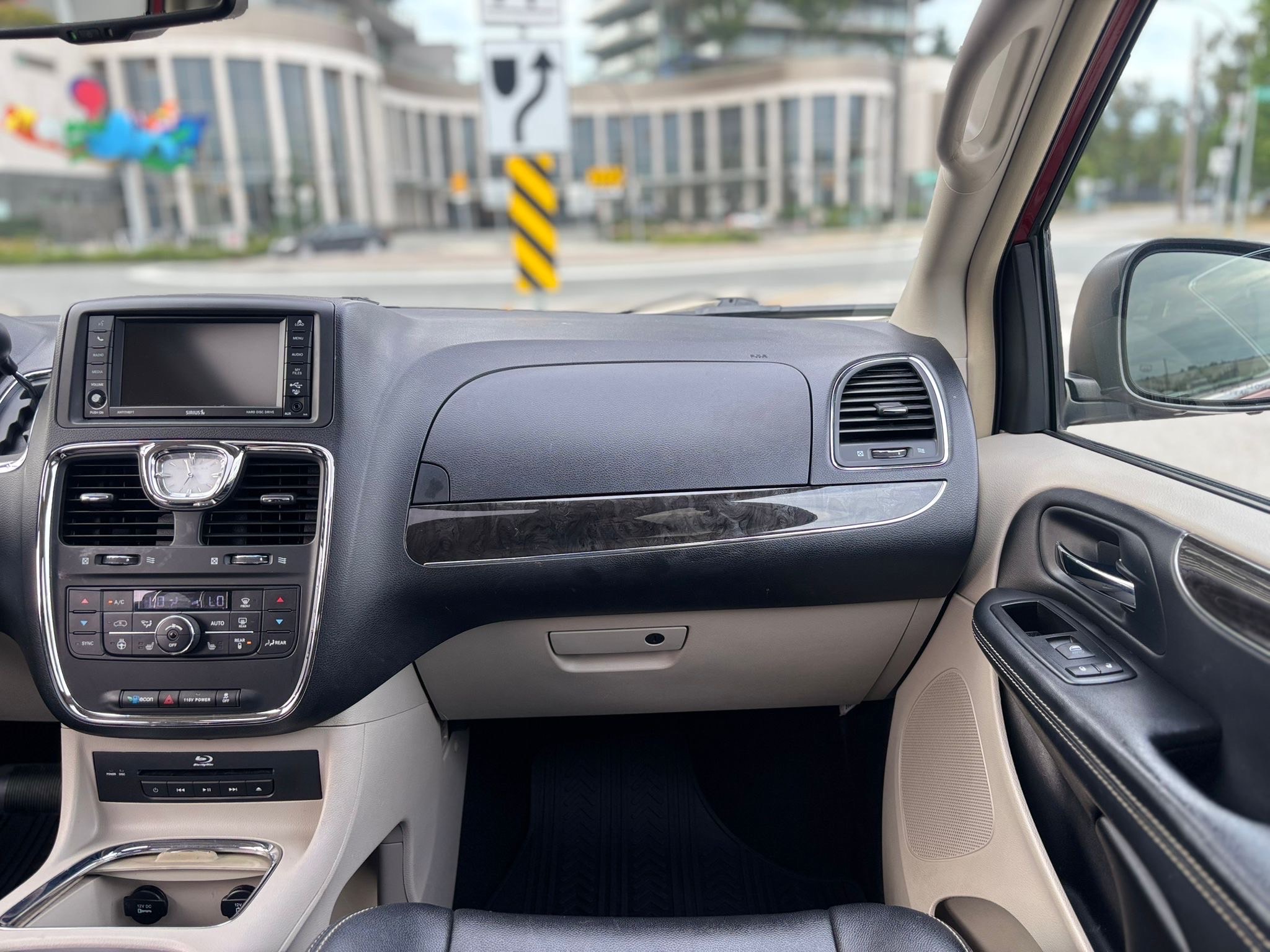/canwestautoinc/2014-Chrysler-Town&-21125456423333144.jpg