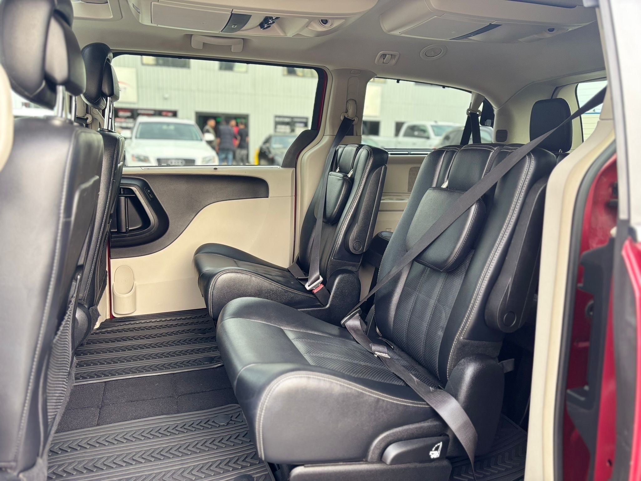 /canwestautoinc/2014-Chrysler-Town&-3032242579390536.jpg