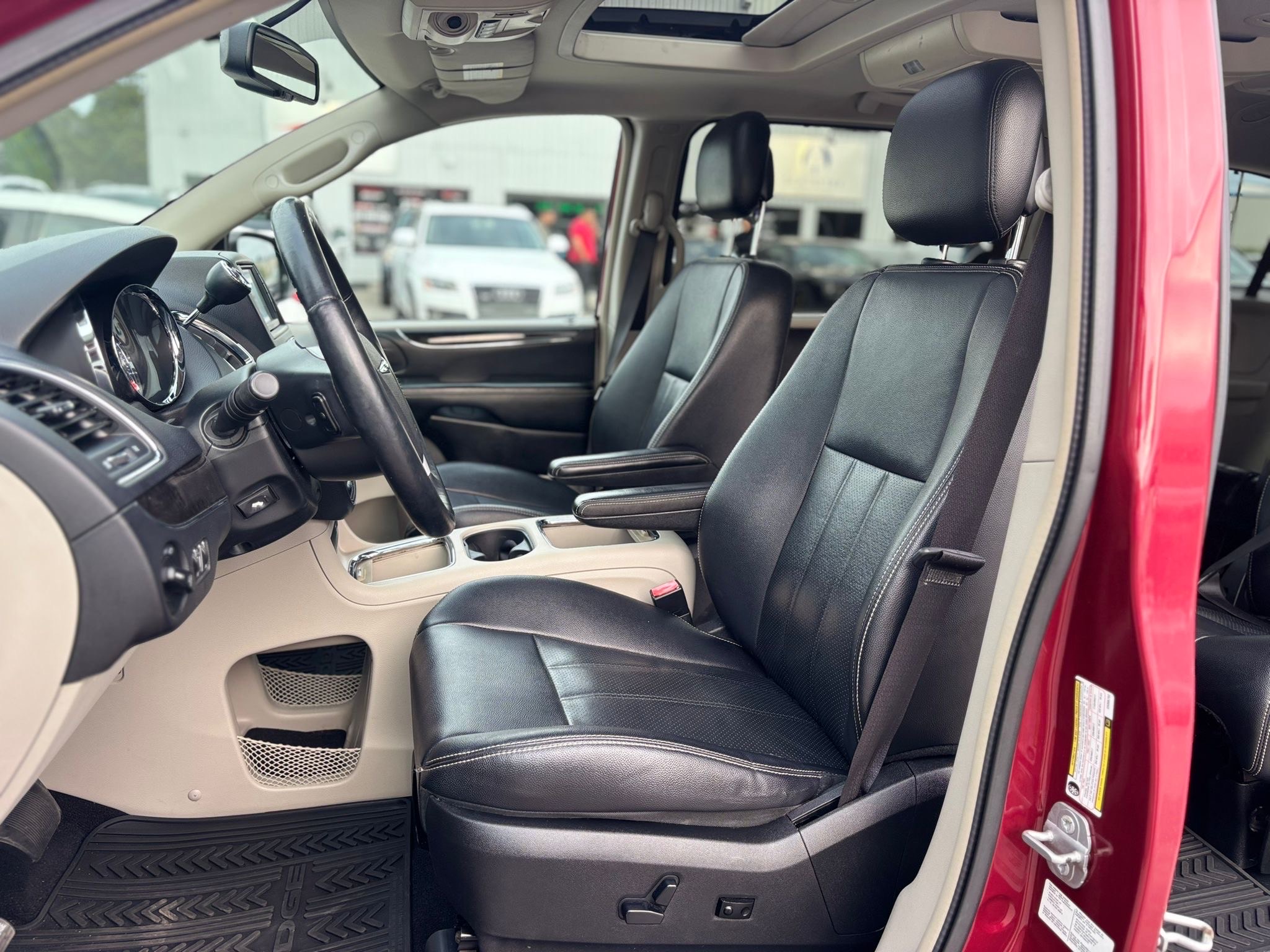/canwestautoinc/2014-Chrysler-Town&-44741691997544497.jpg