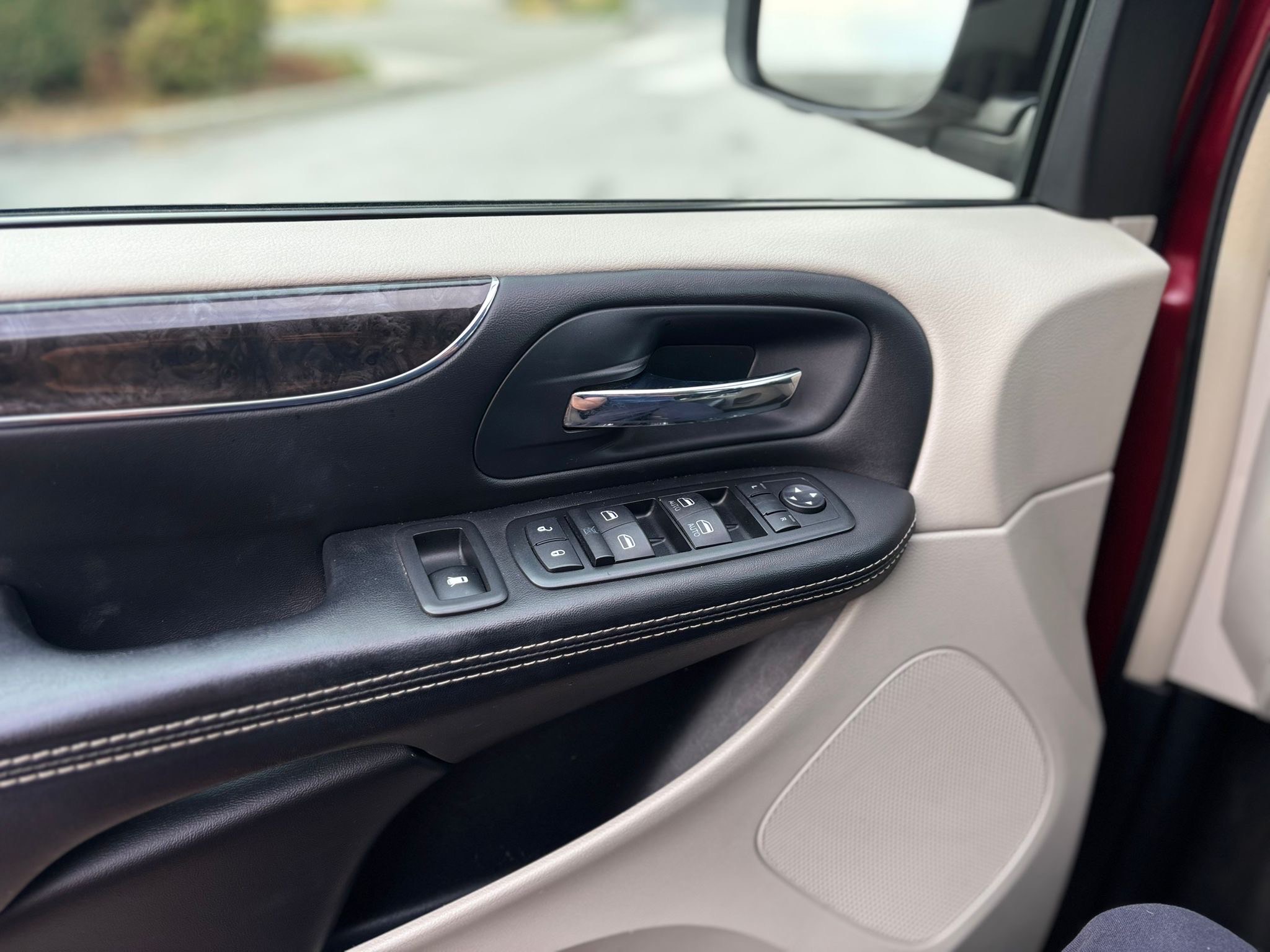 /canwestautoinc/2014-Chrysler-Town&-46970739316335286.jpg