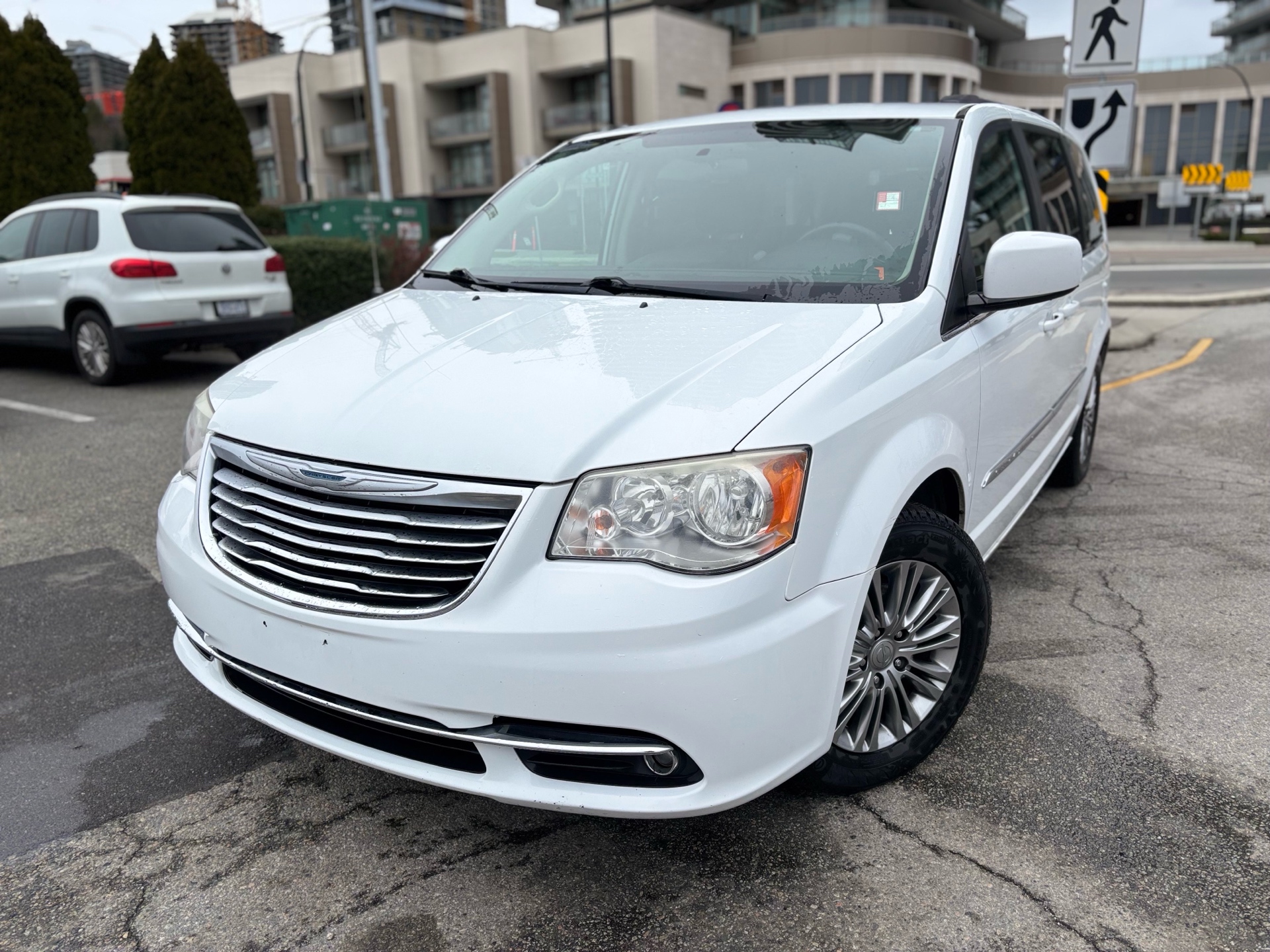 /canwestautoinc/2014-Chrysler-Town&-5288815430544351.jpg