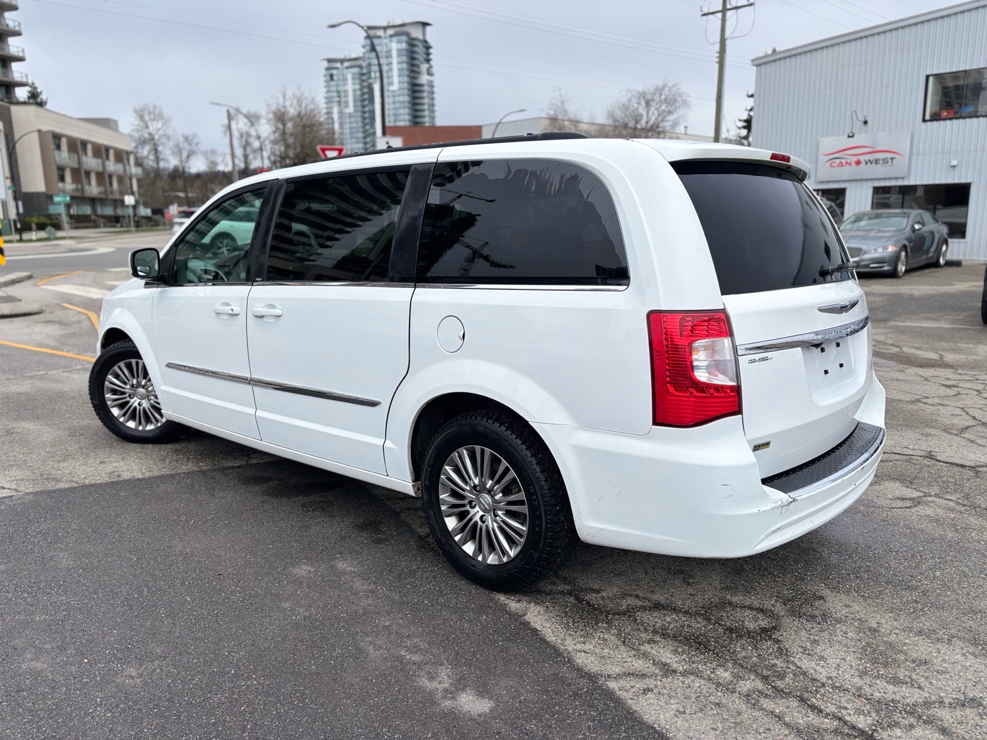 /canwestautoinc/2014-Chrysler-Town&-5664931694471724.jpg