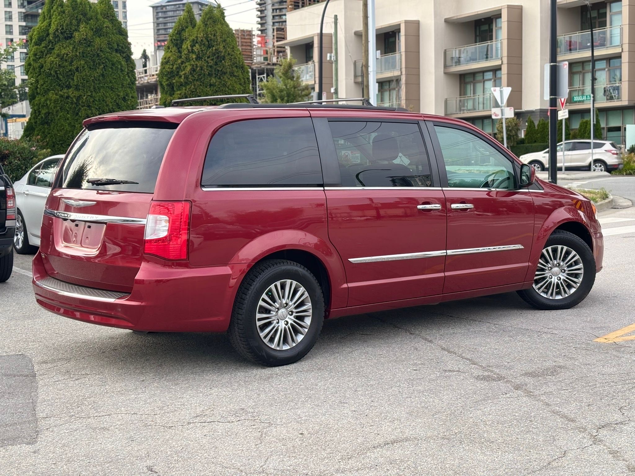 /canwestautoinc/2014-Chrysler-Town&-7486721918958354.jpg