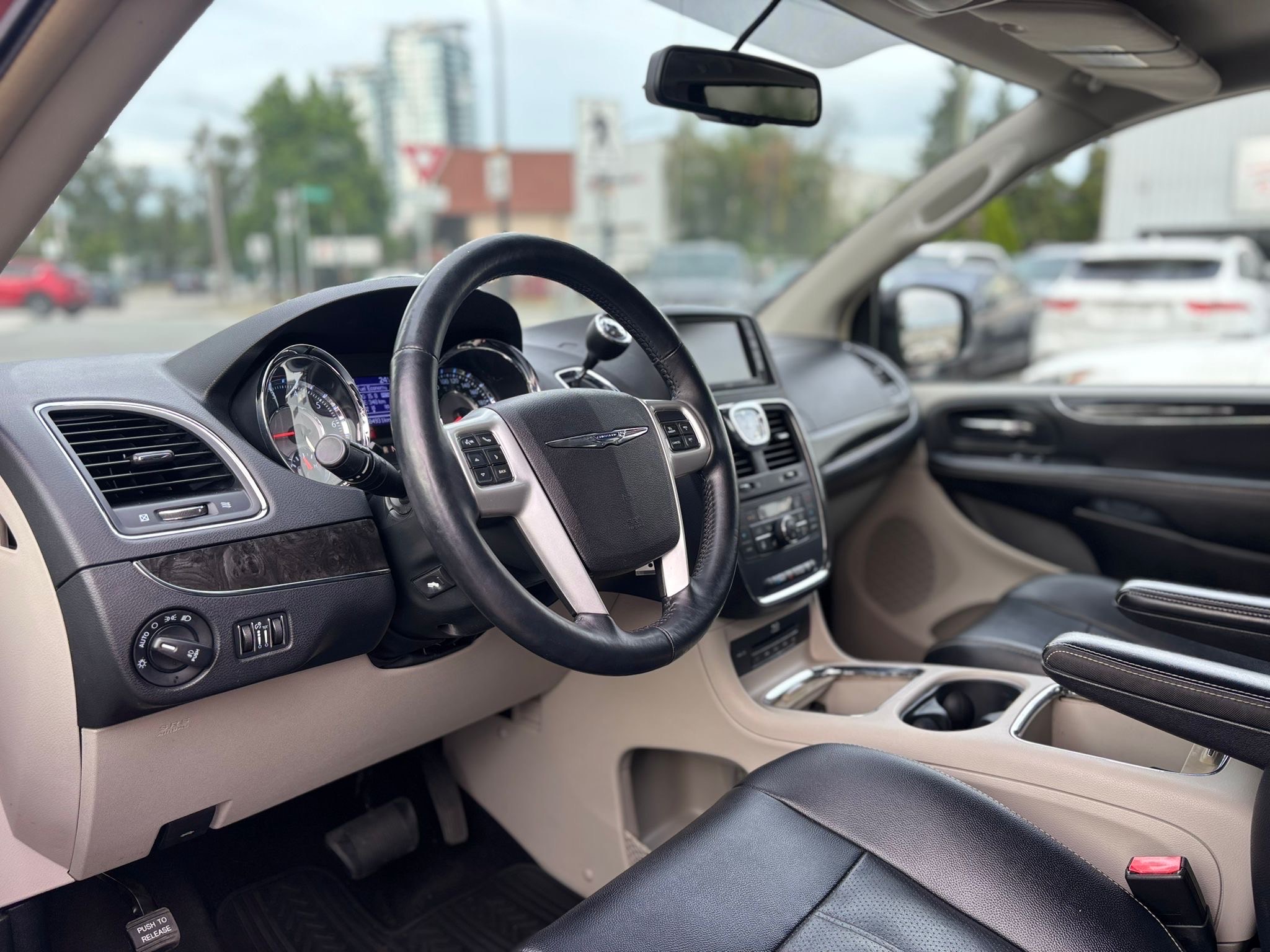 /canwestautoinc/2014-Chrysler-Town&-9405597414351221.jpg