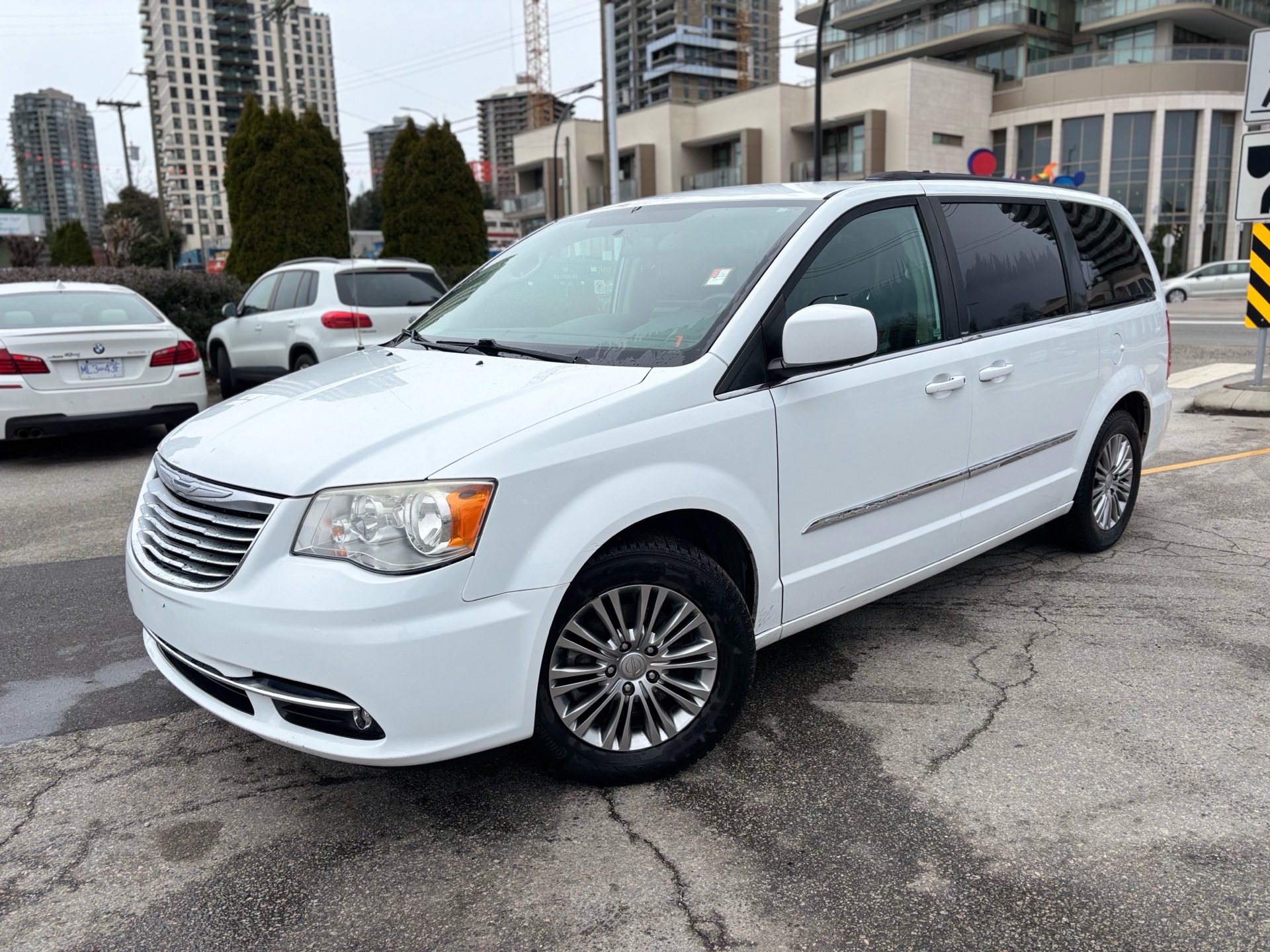 /canwestautoinc/2014-Chrysler-Town&-9764043604224877.jpg