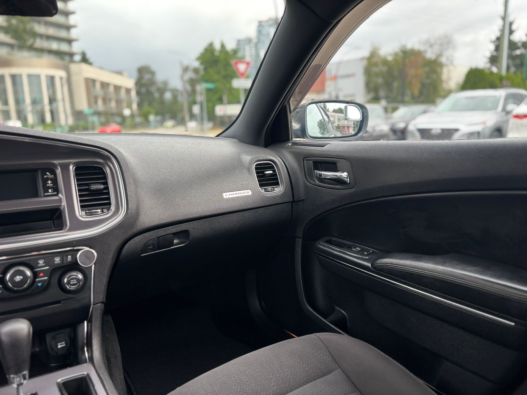 /canwestautoinc/2014-Dodge-Charger-17004863601439024.jpg
