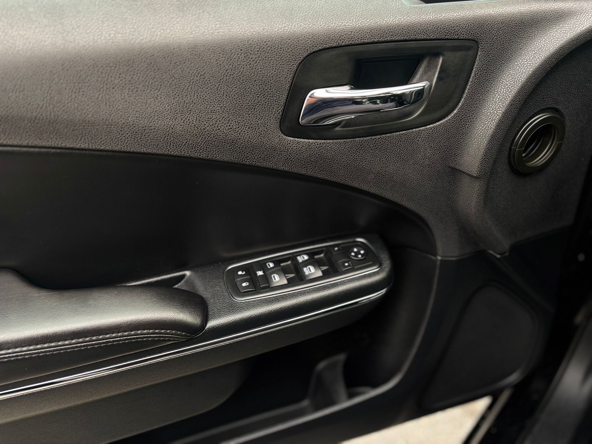/canwestautoinc/2014-Dodge-Charger-3016213392436684.jpg