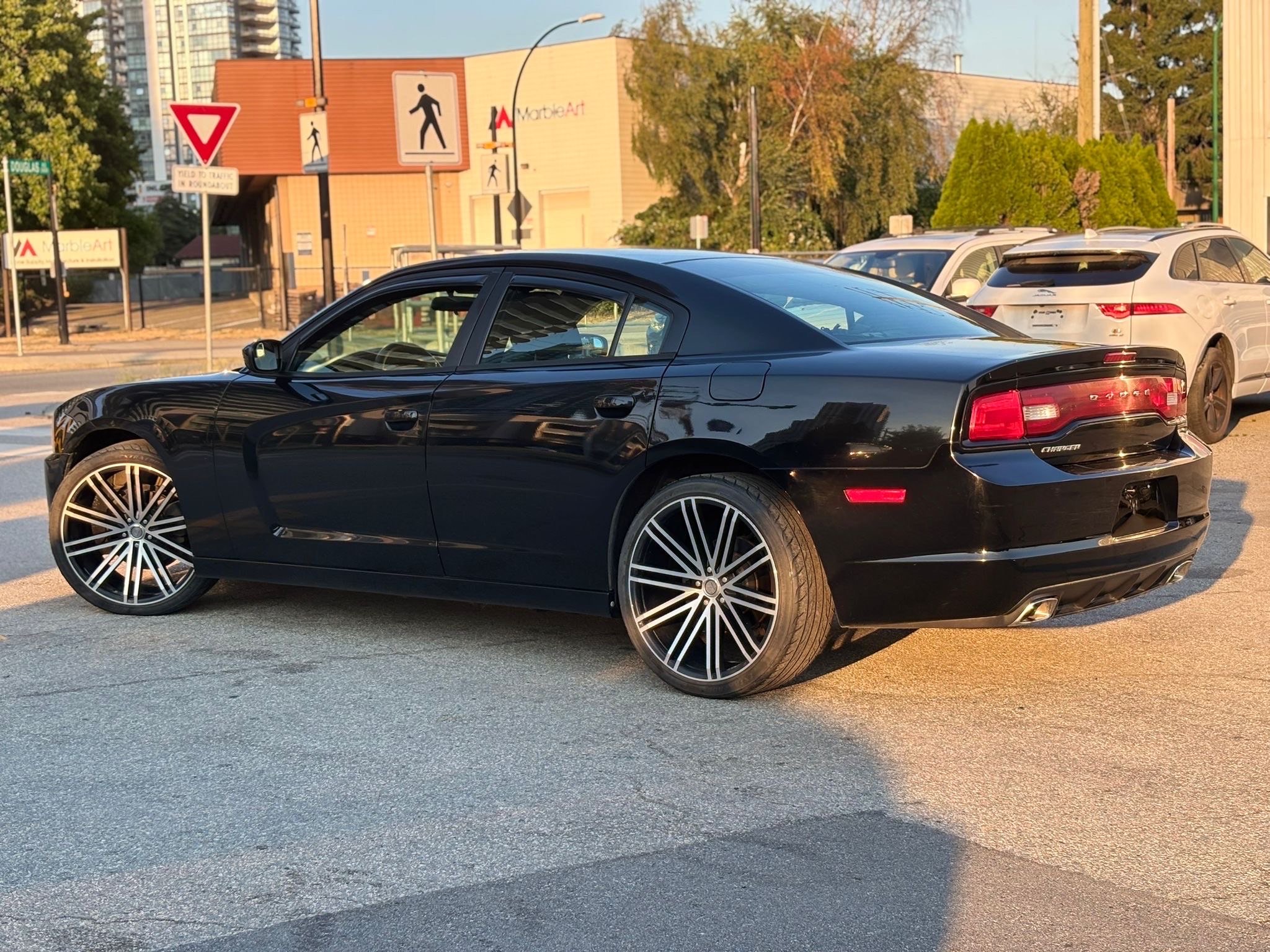 /canwestautoinc/2014-Dodge-Charger-48485113540105784.jpg