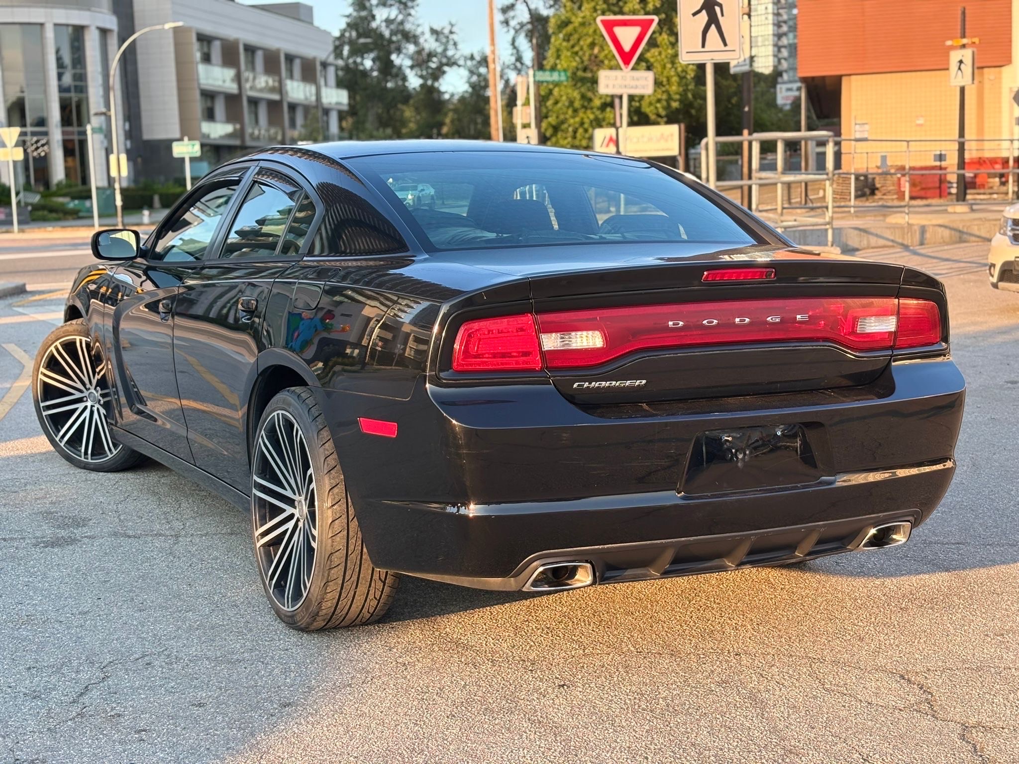 /canwestautoinc/2014-Dodge-Charger-5557409447506785.jpg