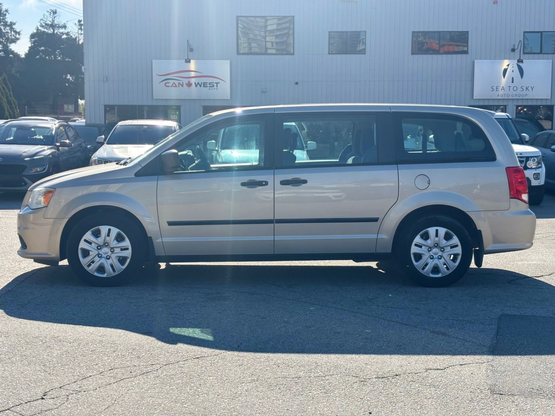 /canwestautoinc/2014-Dodge-GrandCaravan-7642243172077199.jpg