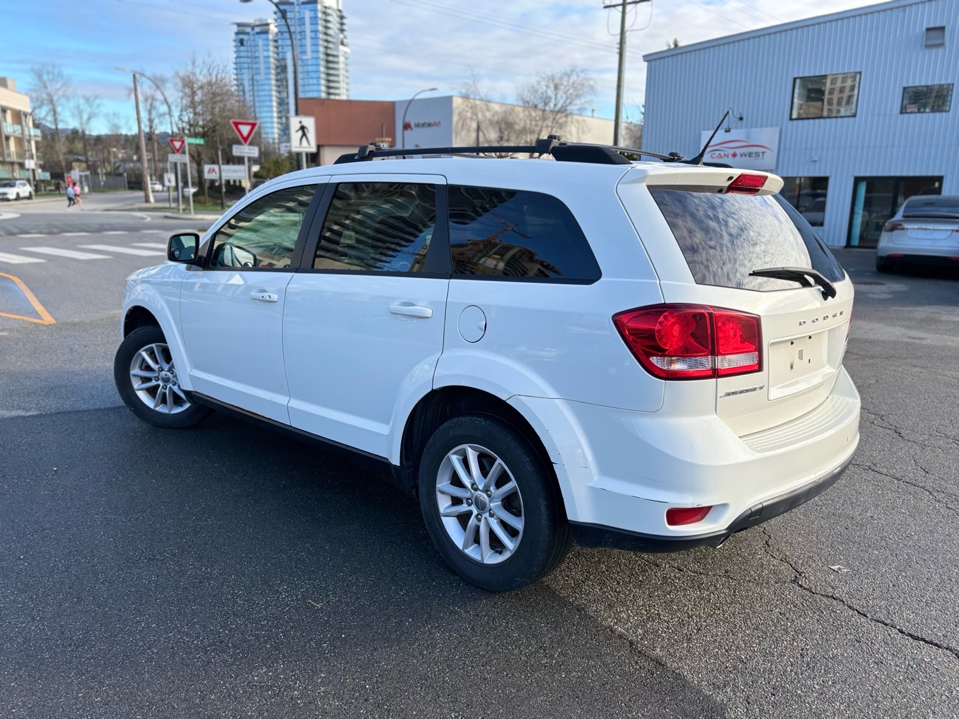 /canwestautoinc/2014-Dodge-Journey-46407943521368966.jpg