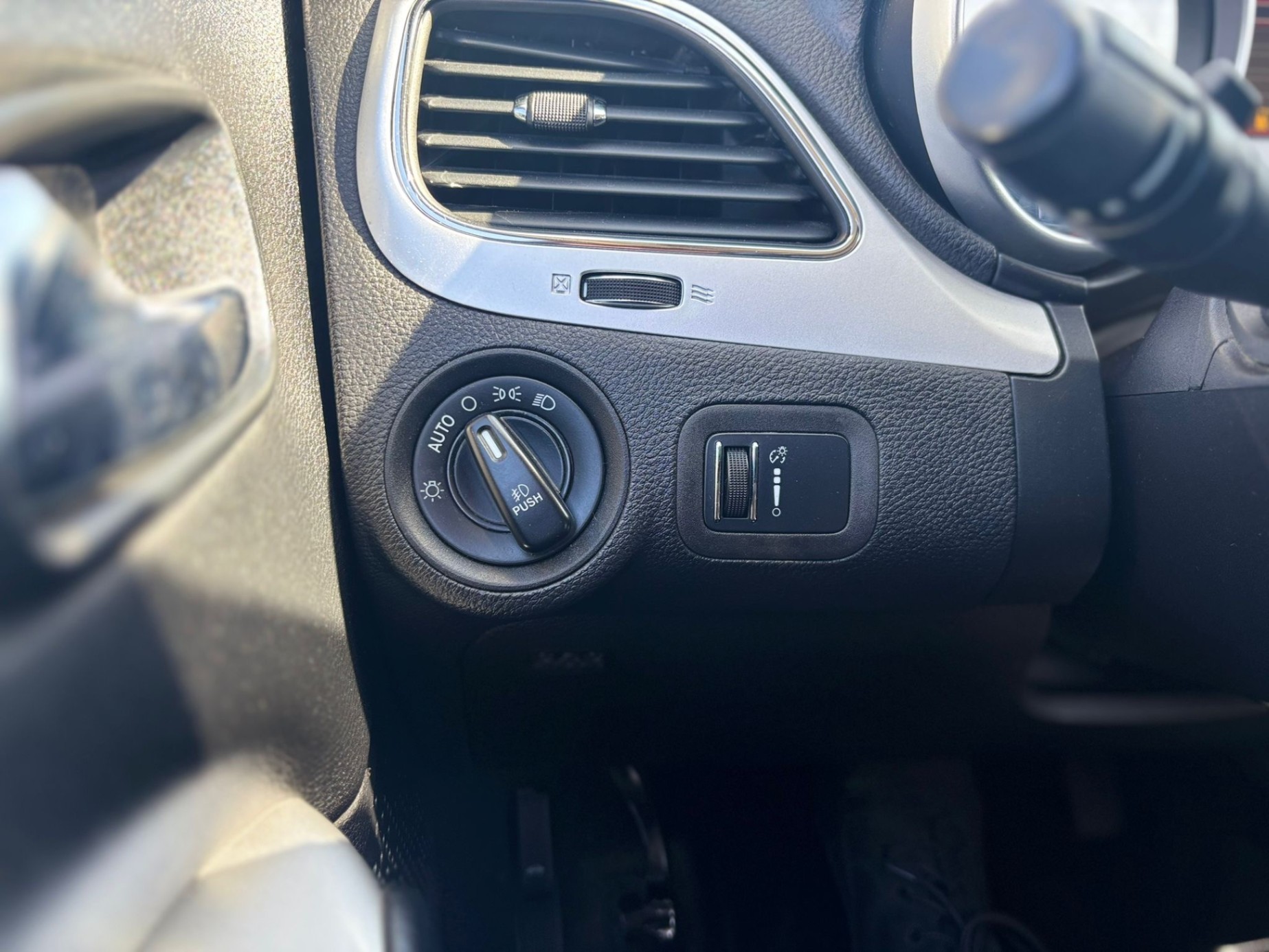 /canwestautoinc/2014-Dodge-Journey-5430952912906923.jpg