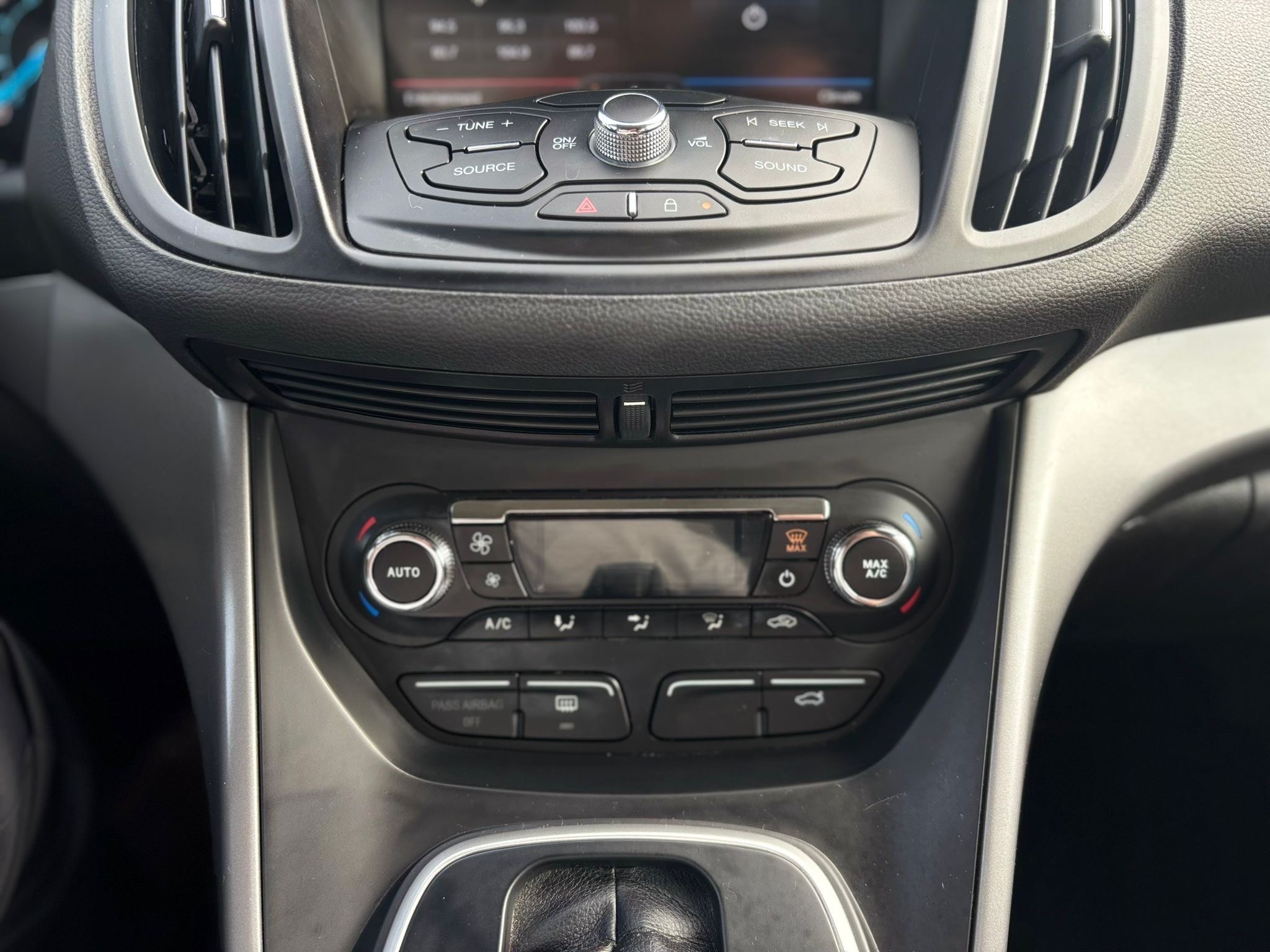 /canwestautoinc/2014-Ford-Escape-05343436268523116.jpg