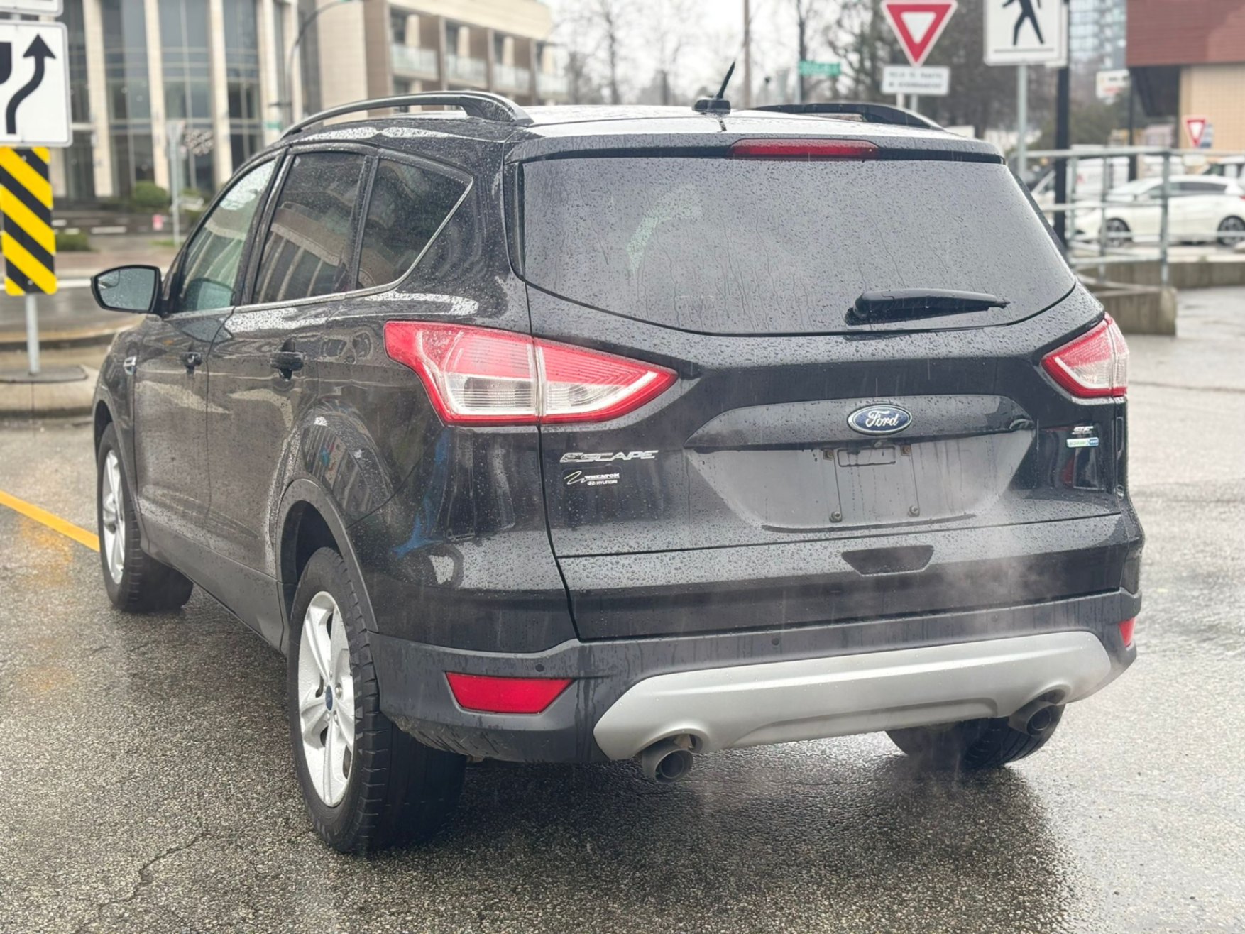 /canwestautoinc/2014-Ford-Escape-09739741756997189.jpg