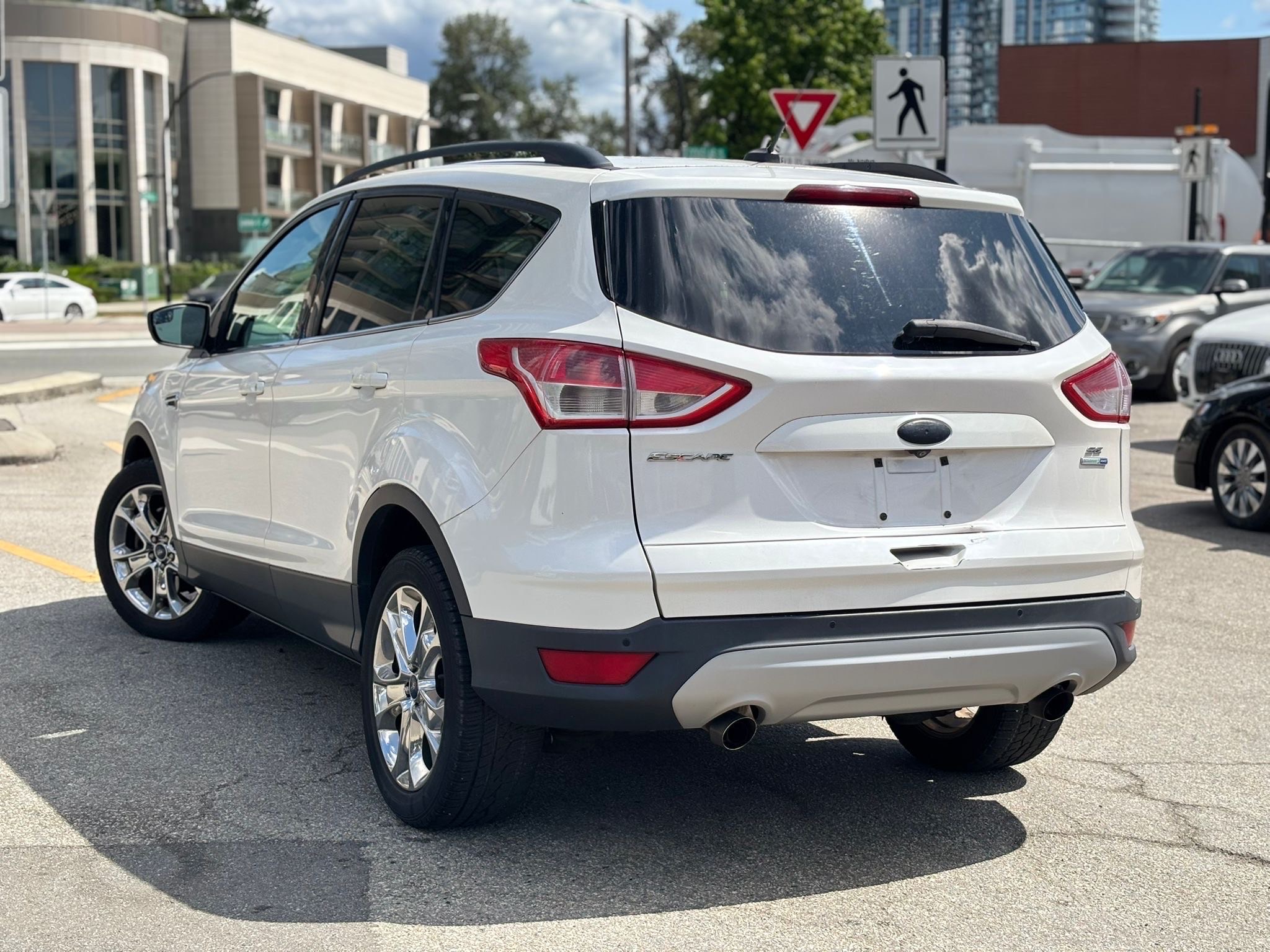 /canwestautoinc/2014-Ford-Escape-12345633170345316.jpg