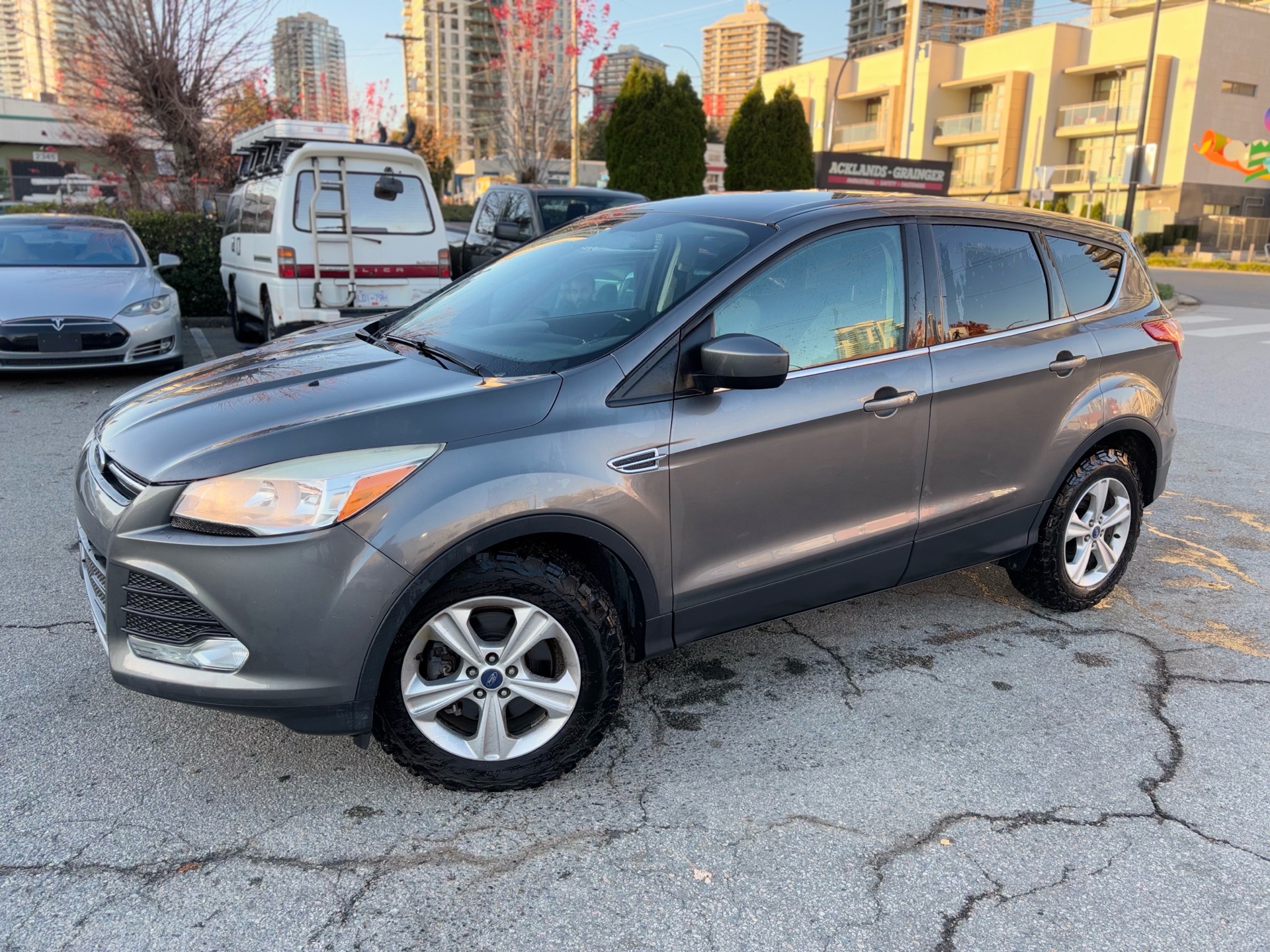 /canwestautoinc/2014-Ford-Escape-16693257379122617.jpg