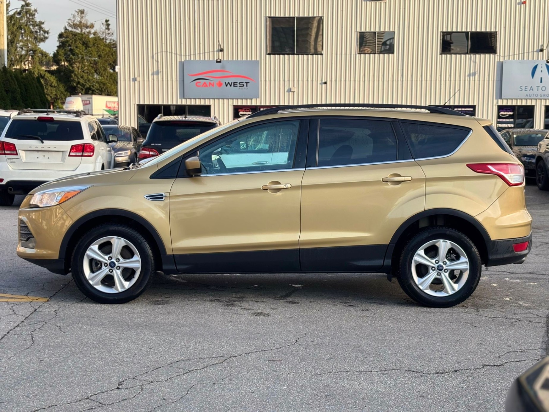 /canwestautoinc/2014-Ford-Escape-28063740576027385.jpg