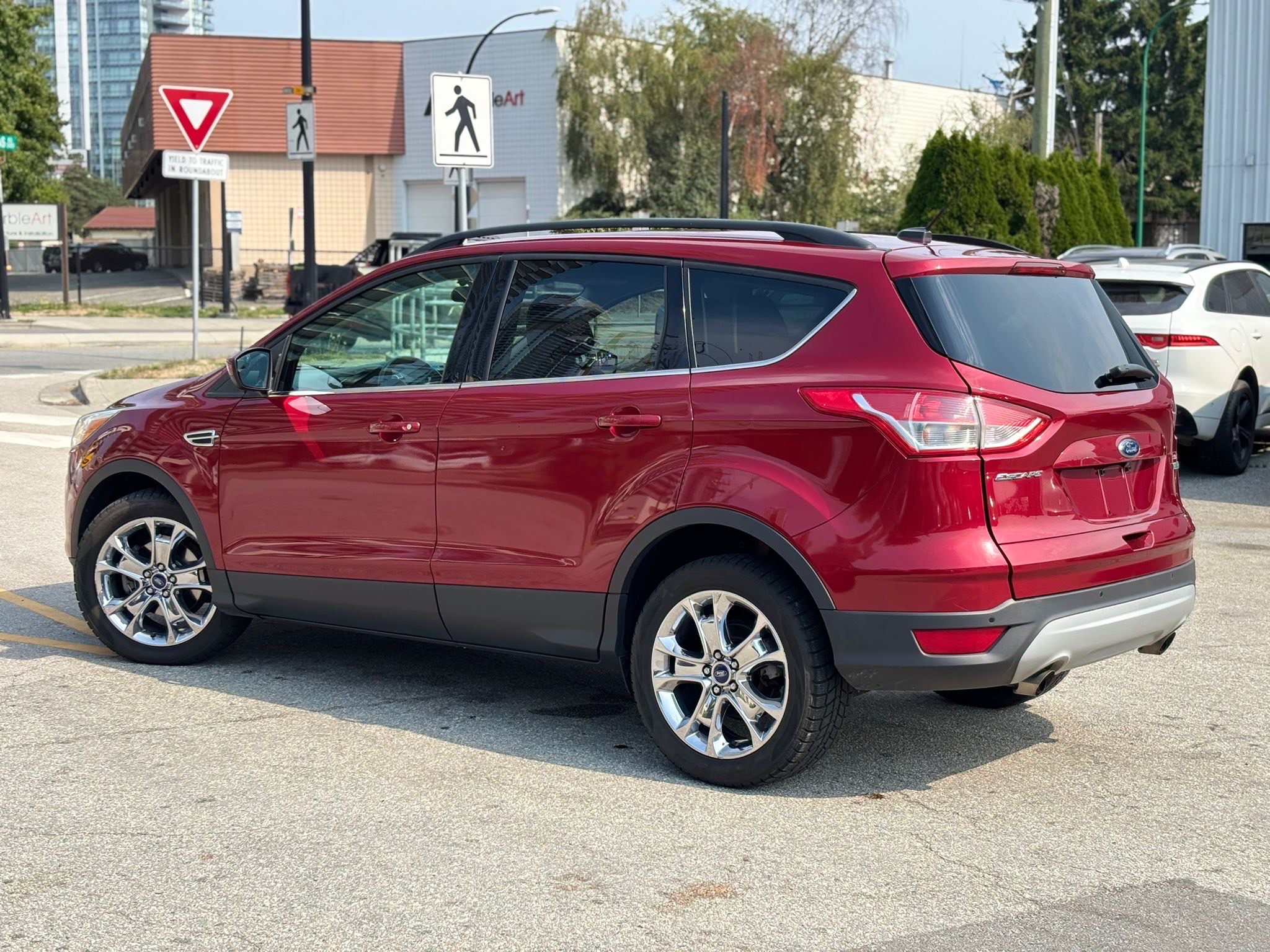 /canwestautoinc/2014-Ford-Escape-3790229193283039.jpg