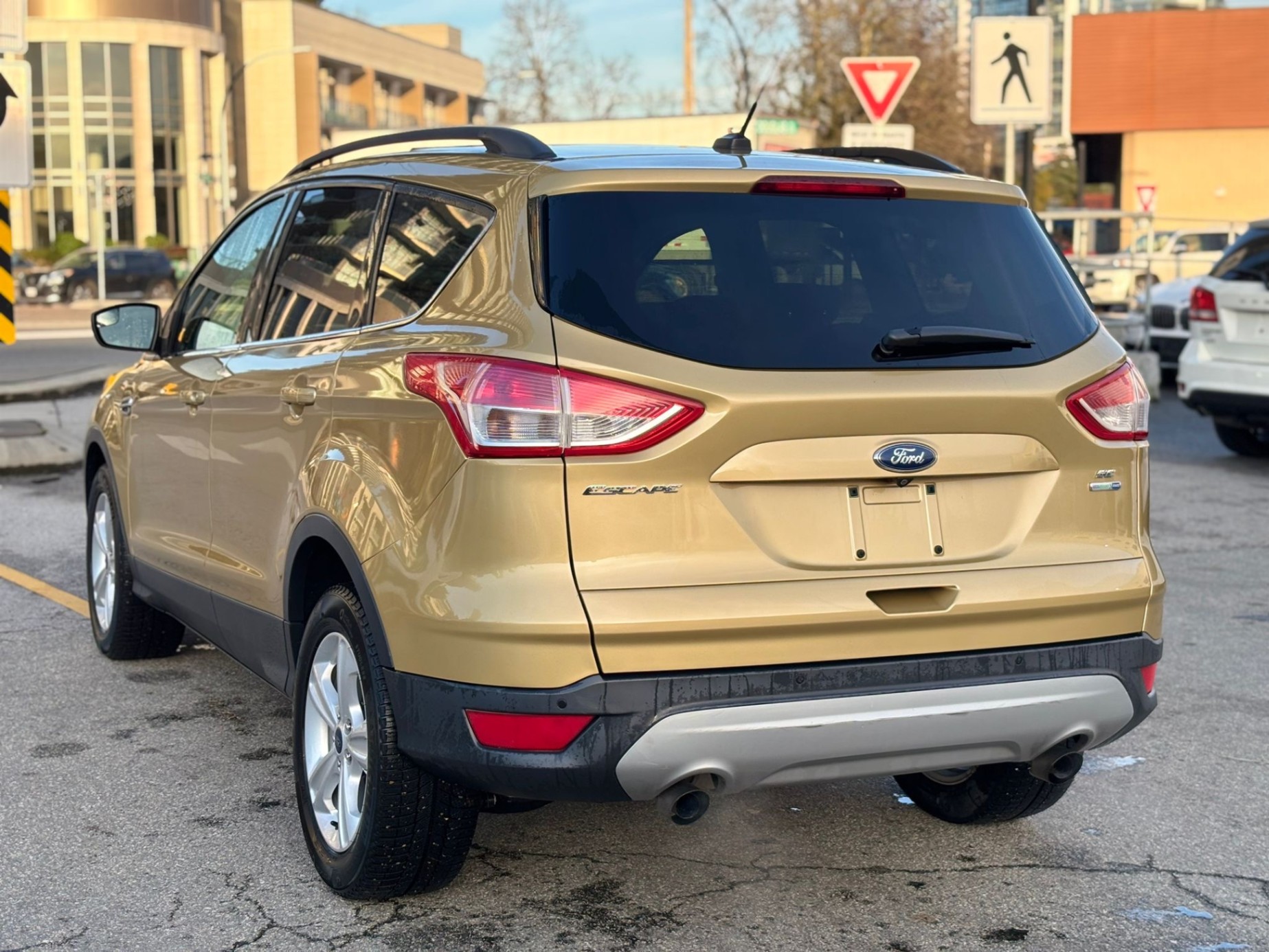 /canwestautoinc/2014-Ford-Escape-4799925594362229.jpg