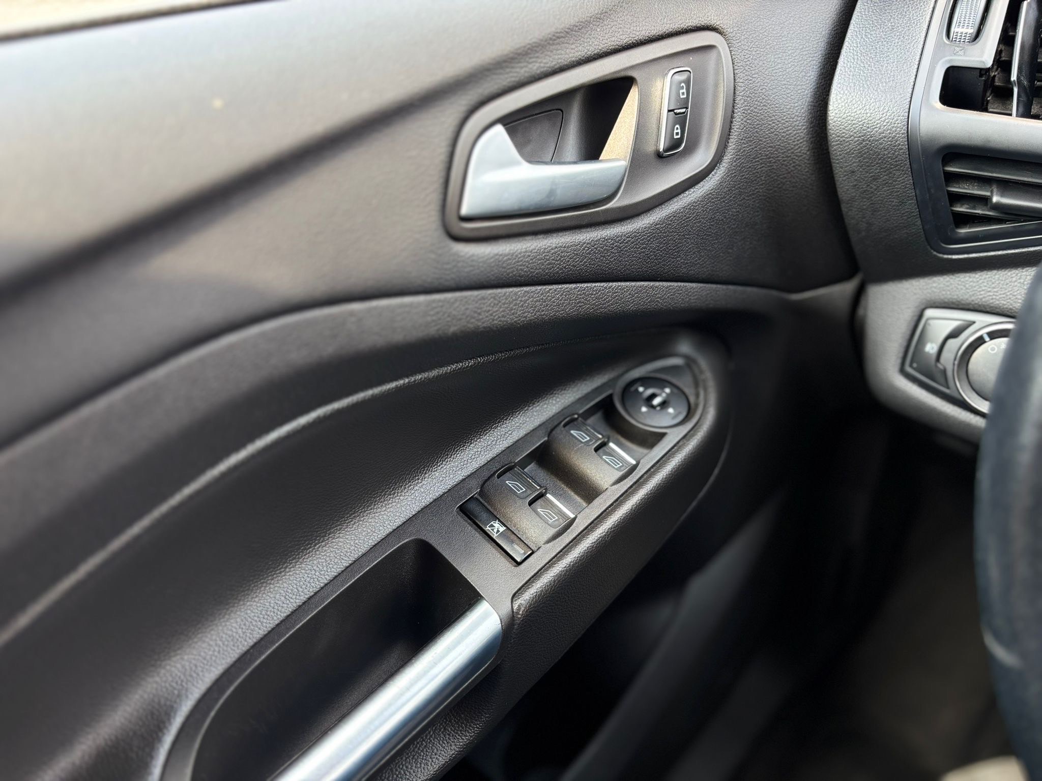 /canwestautoinc/2014-Ford-Escape-5000145038399242.jpg