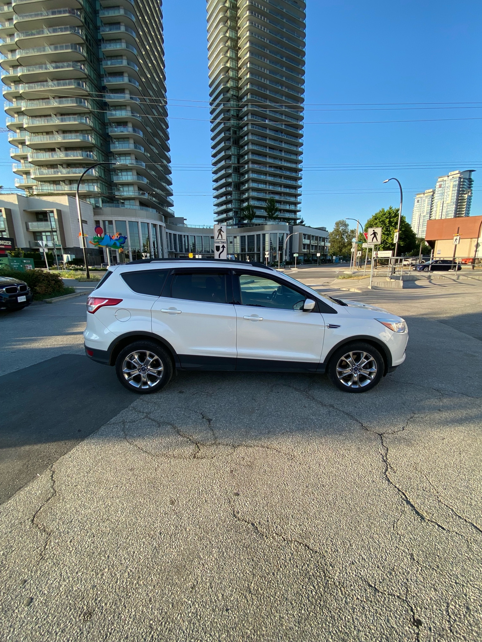 /canwestautoinc/2014-Ford-Escape-8716637649370489.jpg