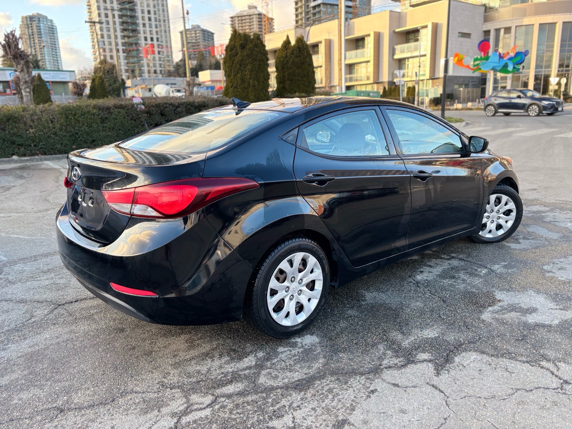 /canwestautoinc/2014-Hyundai-Elantra-30942114370287066.jpg