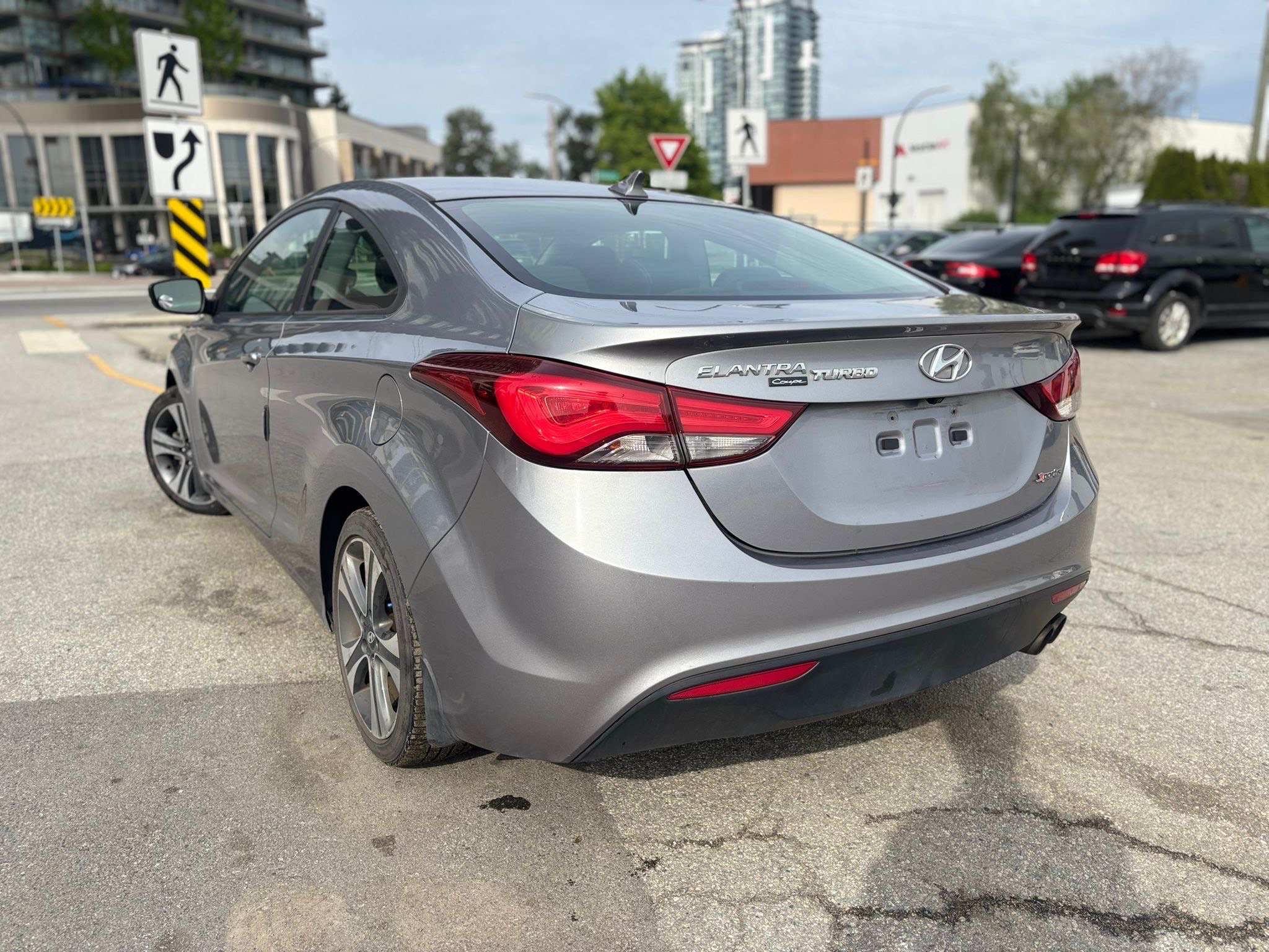 /canwestautoinc/2014-Hyundai-Elantra-7237051696262833.jpg