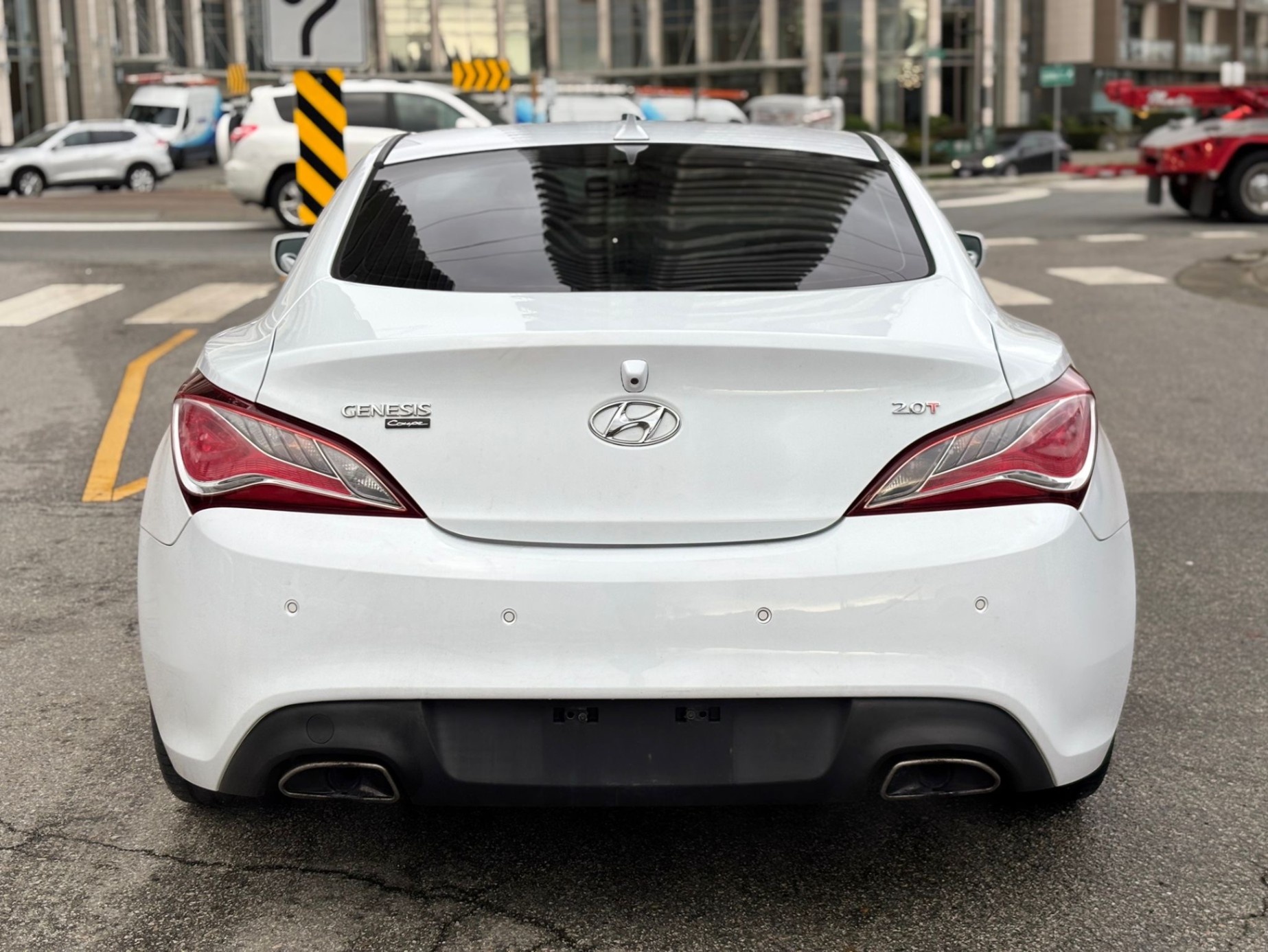 /canwestautoinc/2014-Hyundai-Genesis-10005711590327326.jpg