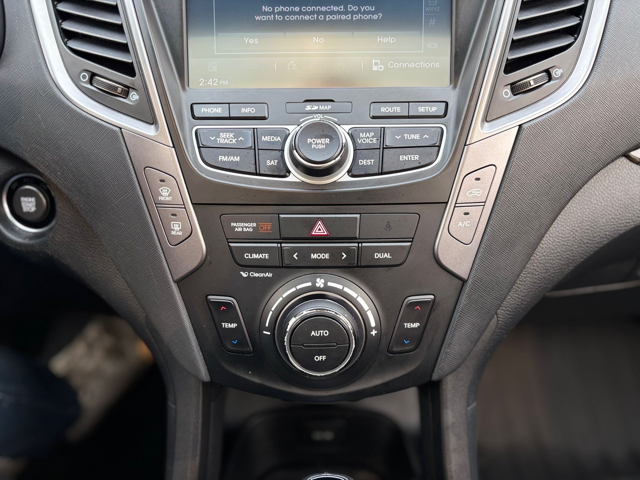 /canwestautoinc/2014-Hyundai-SantaFe-10910951227731136.jpg