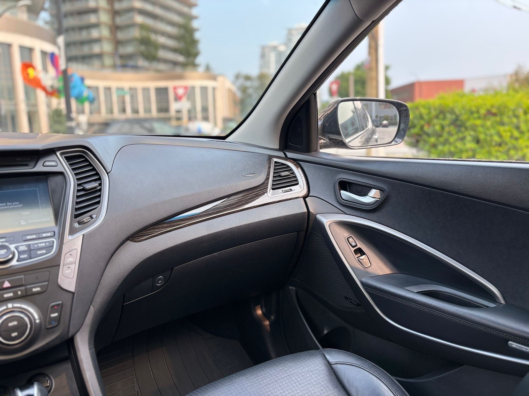 /canwestautoinc/2014-Hyundai-SantaFe-15887840986978663.jpg