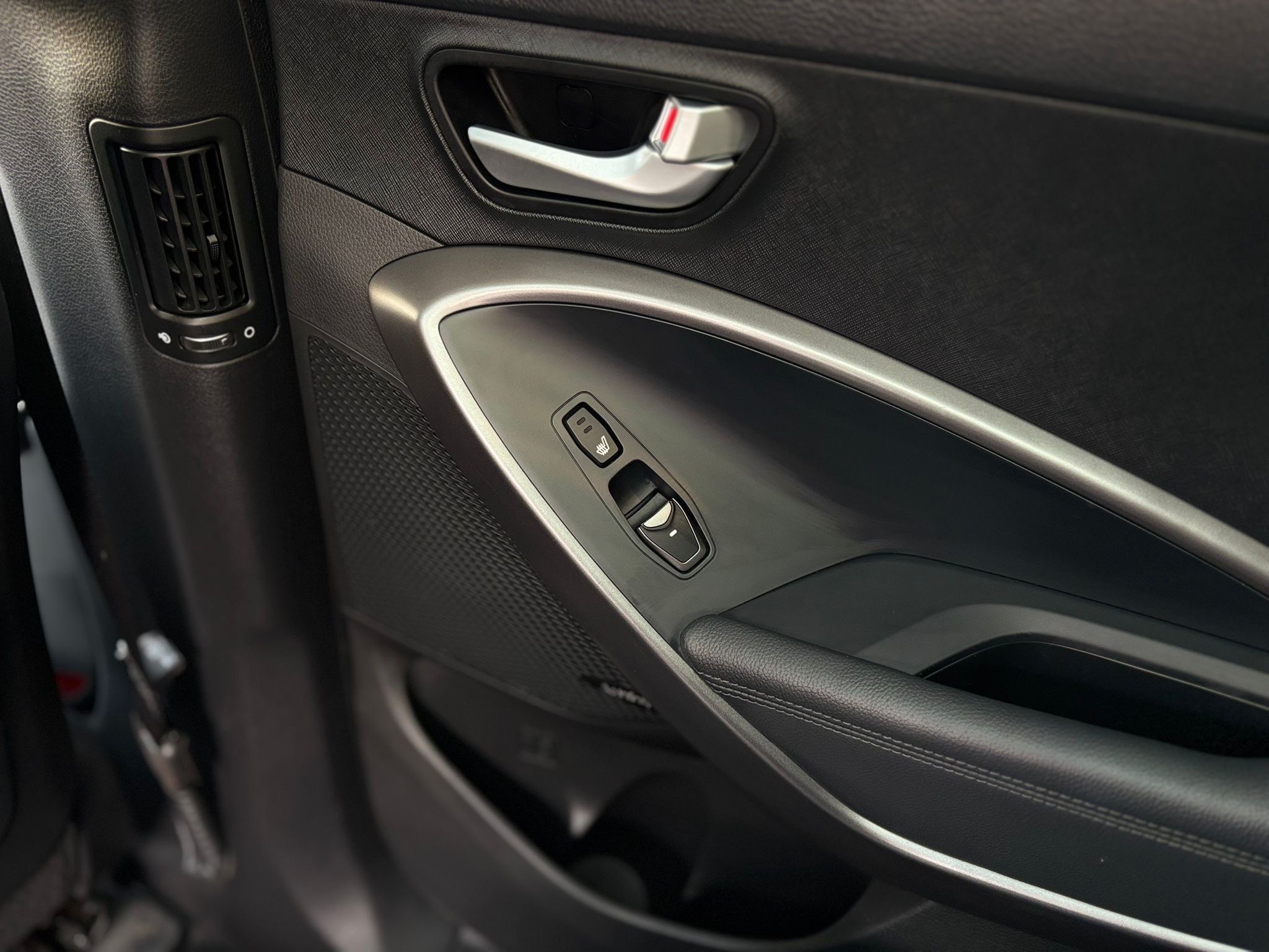 /canwestautoinc/2014-Hyundai-SantaFe-3662516076485487.jpg