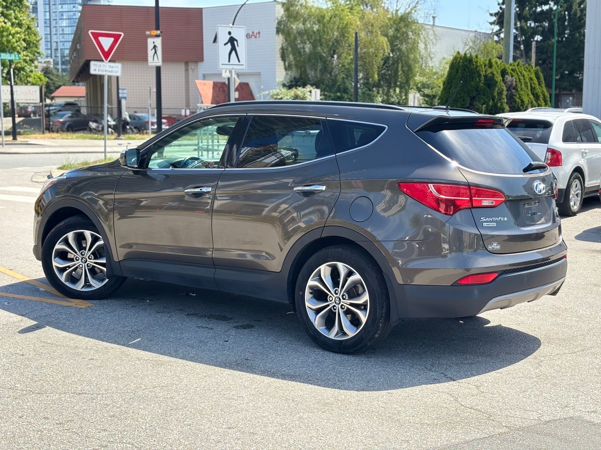 /canwestautoinc/2014-Hyundai-SantaFe-7110418132854741.jpg
