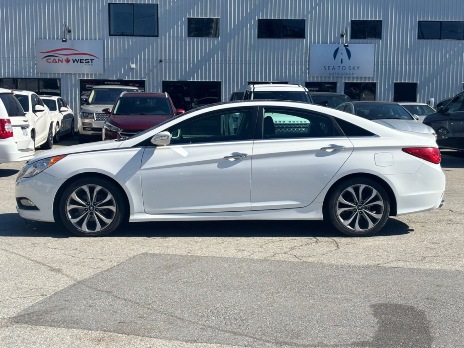 /canwestautoinc/2014-Hyundai-Sonata-43481276650356837.jpg