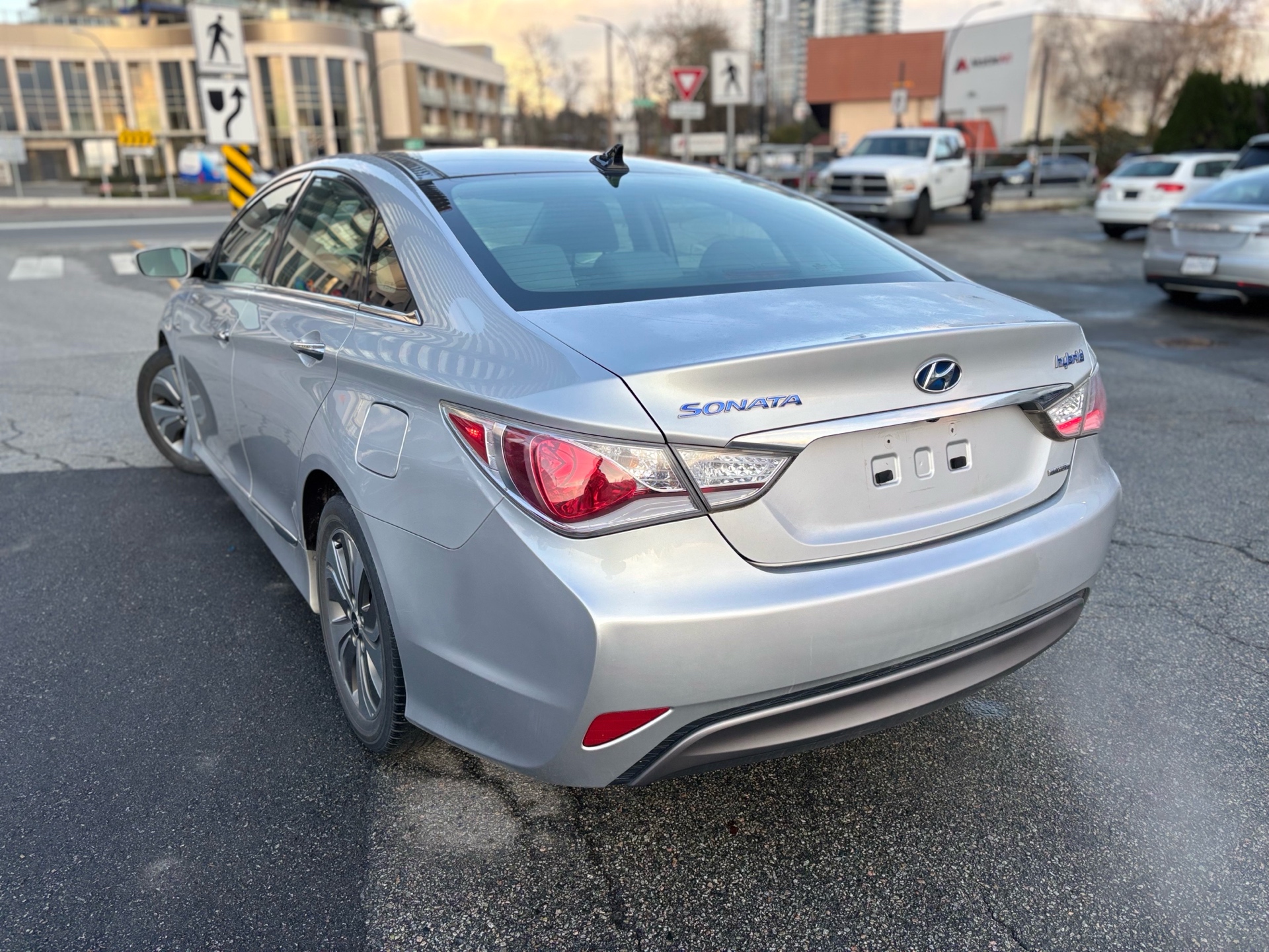 /canwestautoinc/2014-Hyundai-SonataHybrid-6686153429826096.jpg