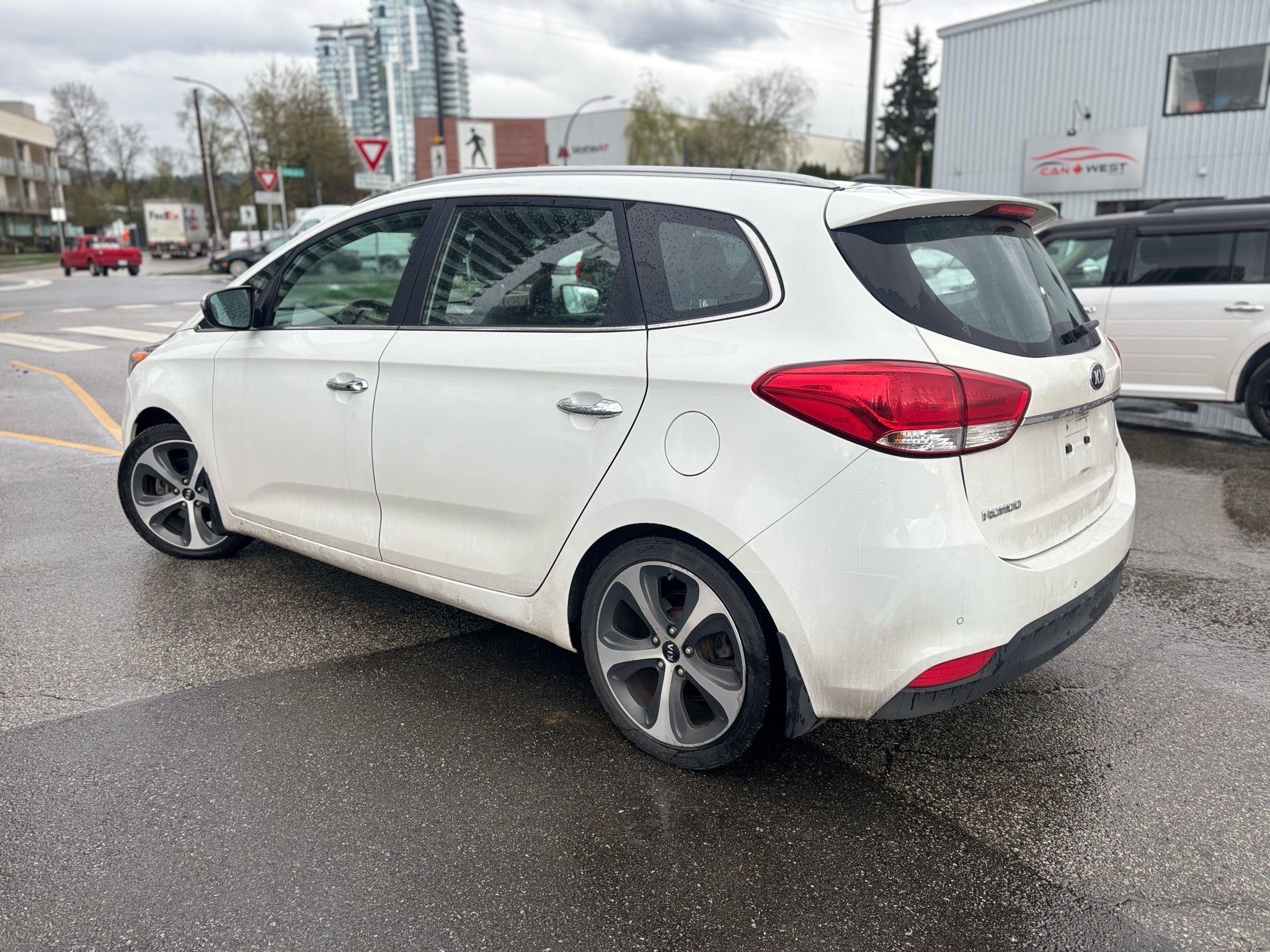 /canwestautoinc/2014-Kia-Rondo-4496497867213296.jpg