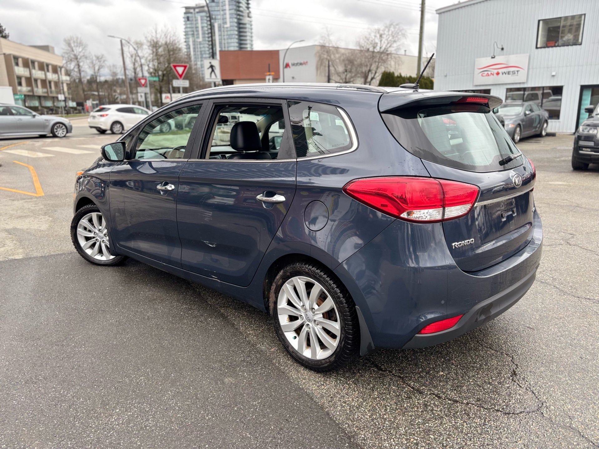 /canwestautoinc/2014-Kia-Rondo-504452173614532.jpg