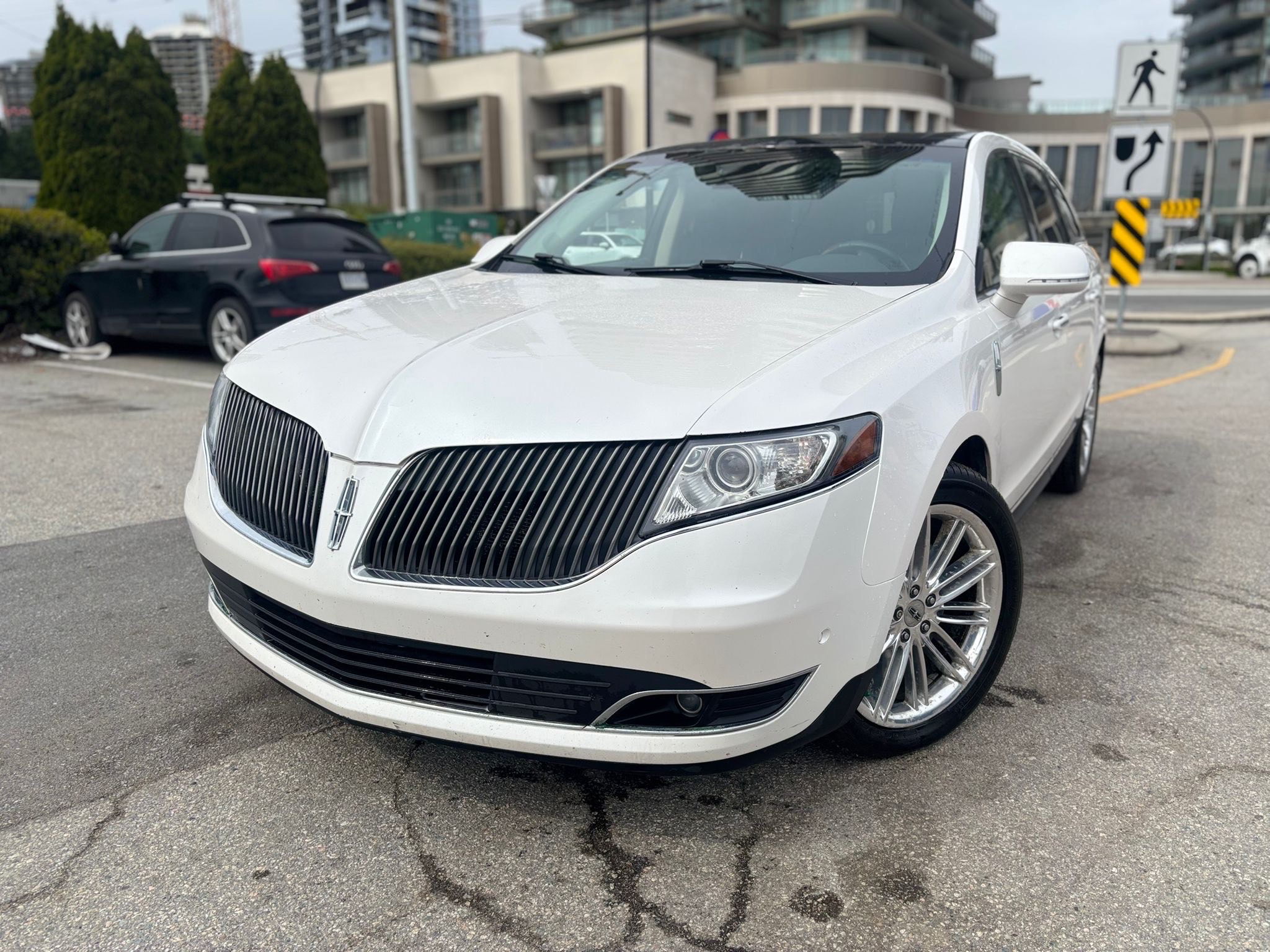 /canwestautoinc/2014-Lincoln-MKT-4045233216608384.jpg