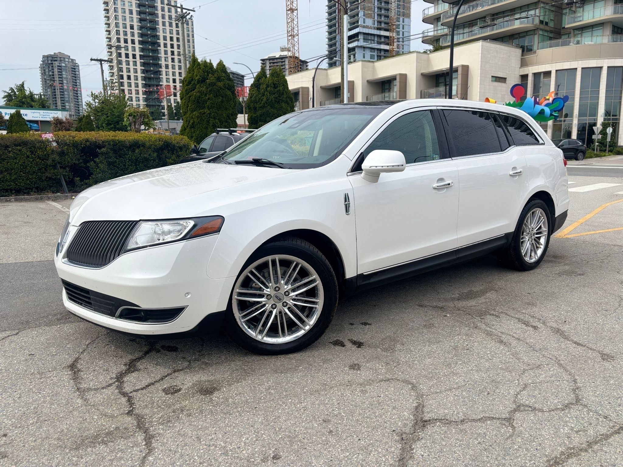 /canwestautoinc/2014-Lincoln-MKT-7259961190937301.jpg