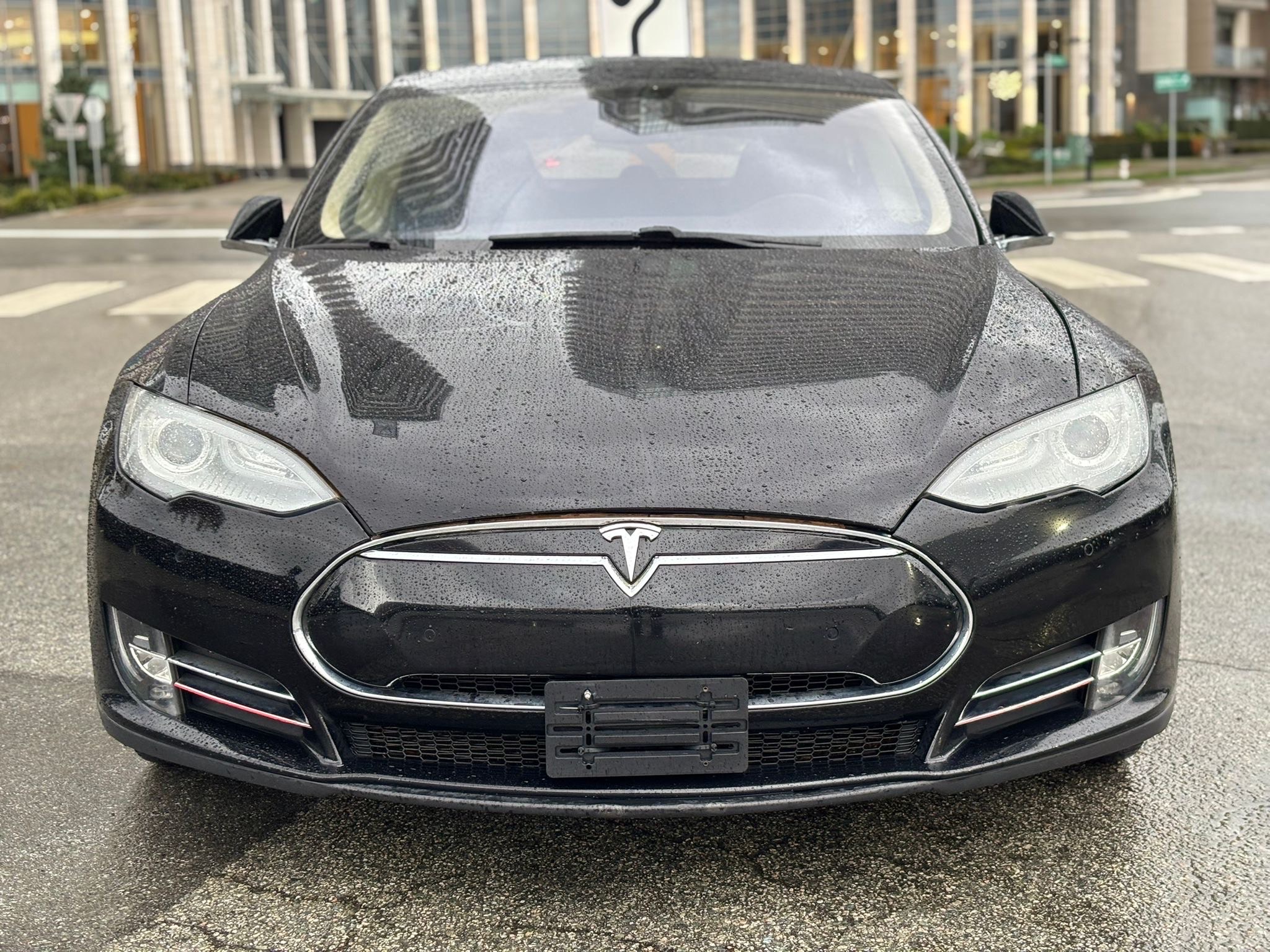 Voxcar TESLA Model S SEDAN in Black, VANCOUVER