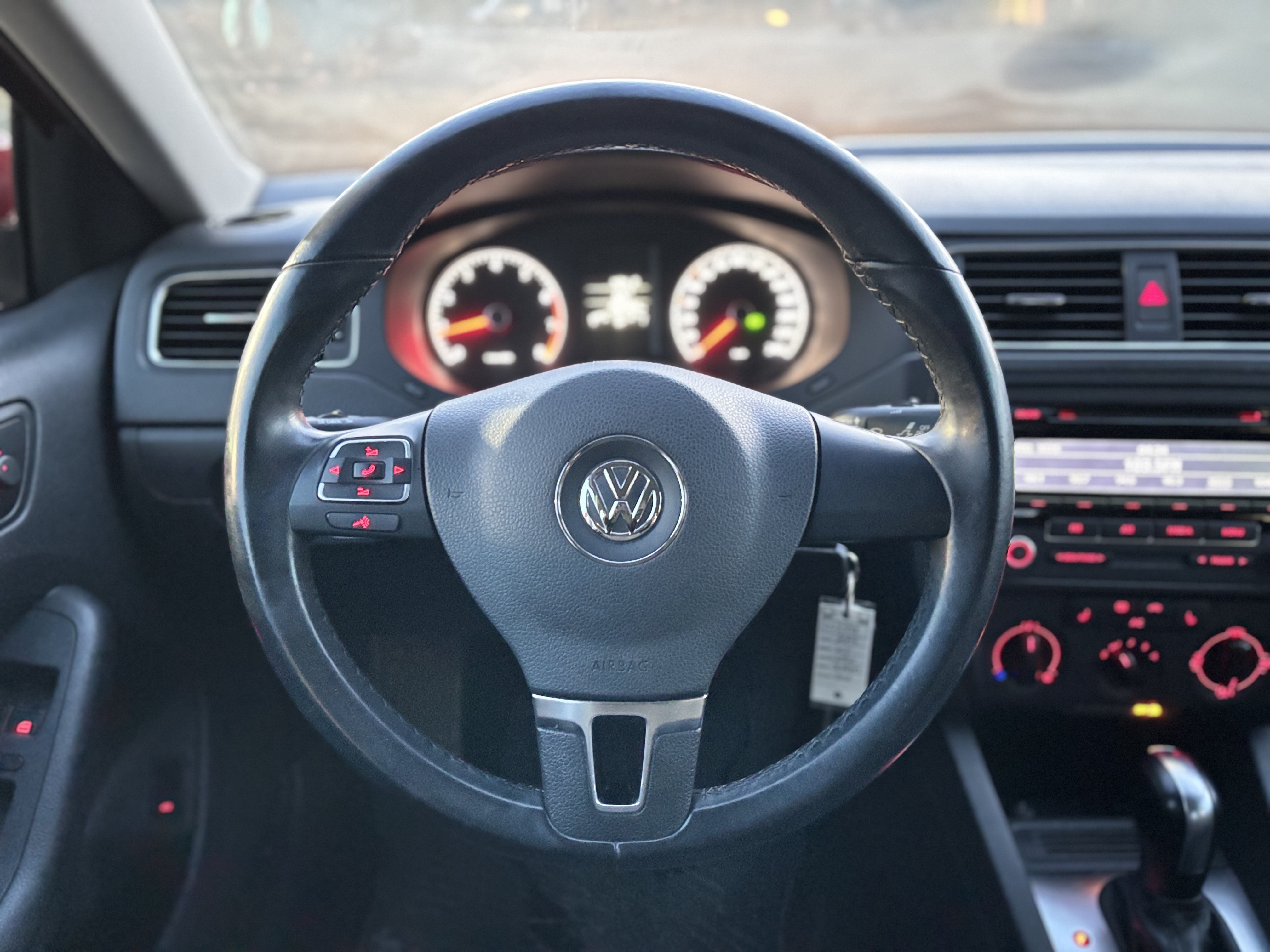 /canwestautoinc/2014-Volkswagen-Jetta-3160869853899553.jpg