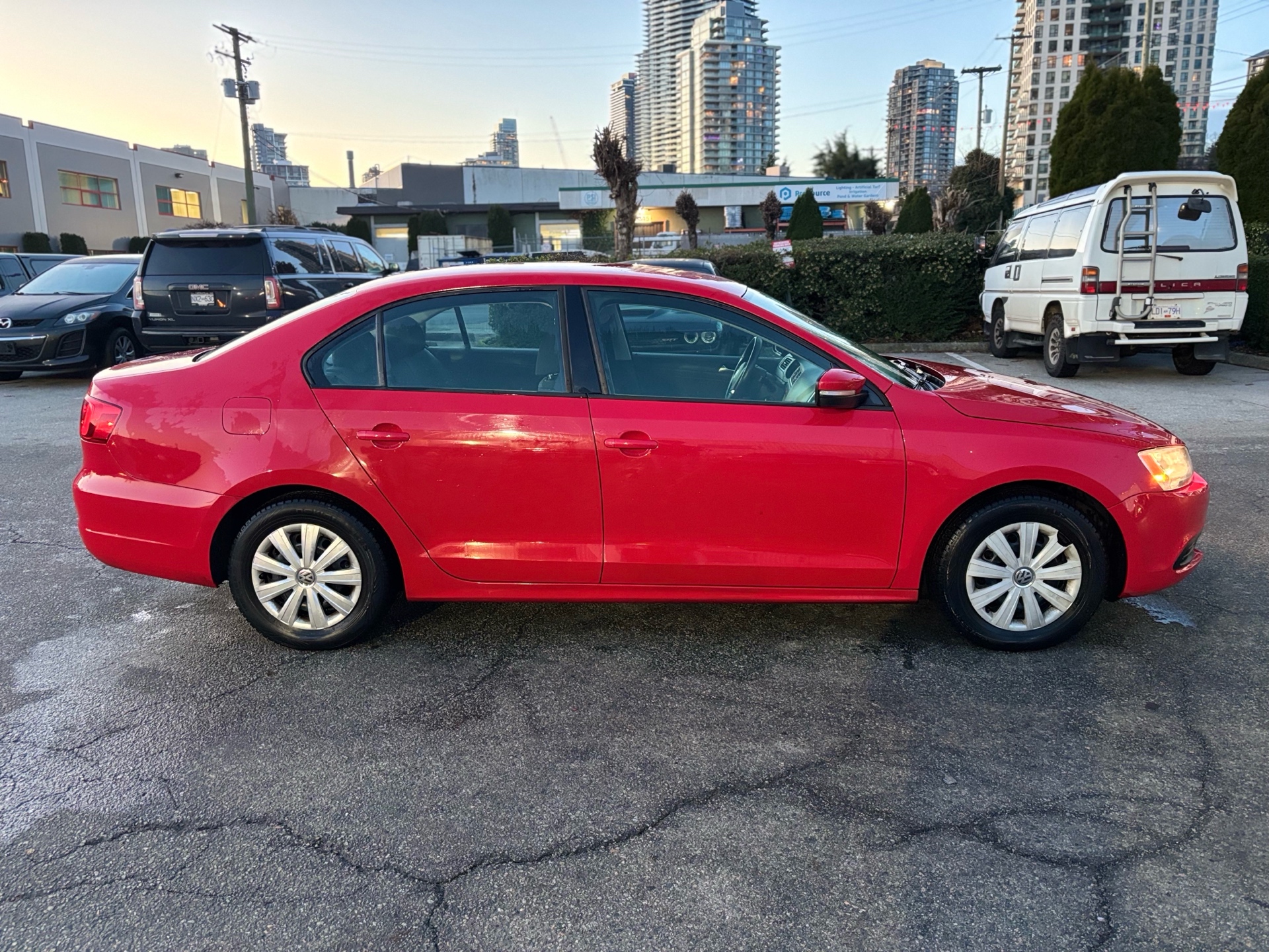 /canwestautoinc/2014-Volkswagen-Jetta-56592975436381.jpg