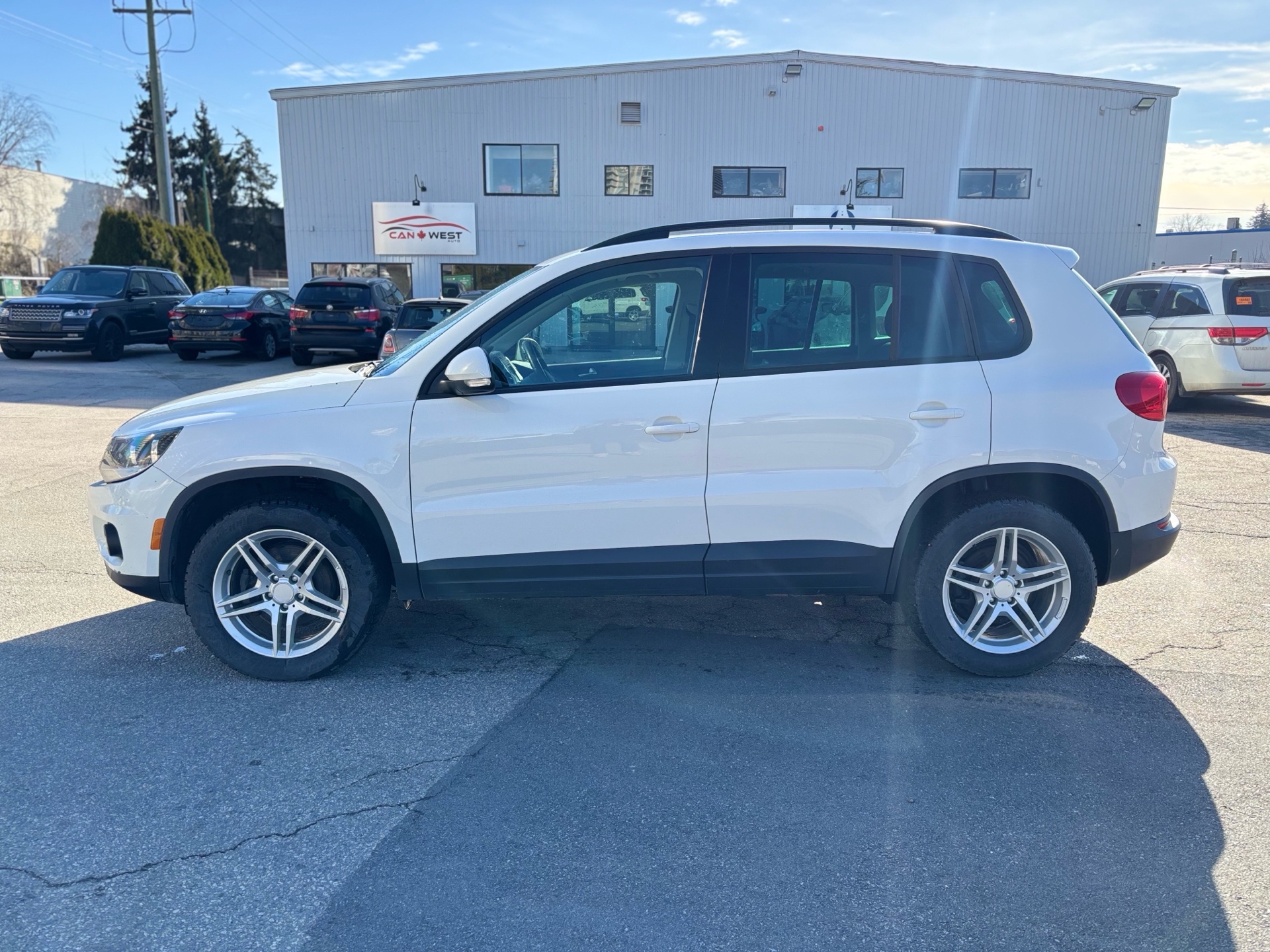 /canwestautoinc/2014-Volkswagen-Tiguan-24051613045778586.jpg