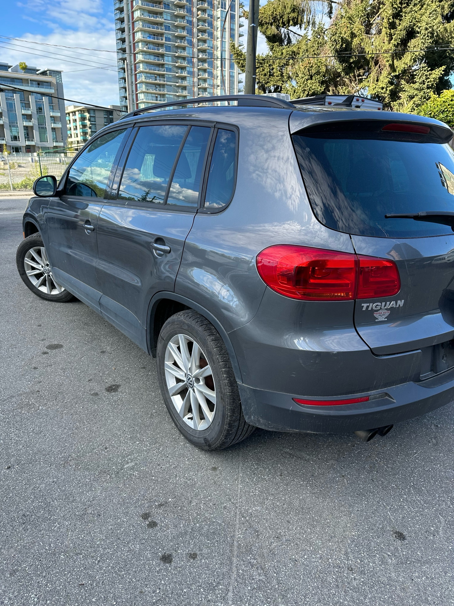/canwestautoinc/2014-Volkswagen-Tiguan-452936255593148.jpg